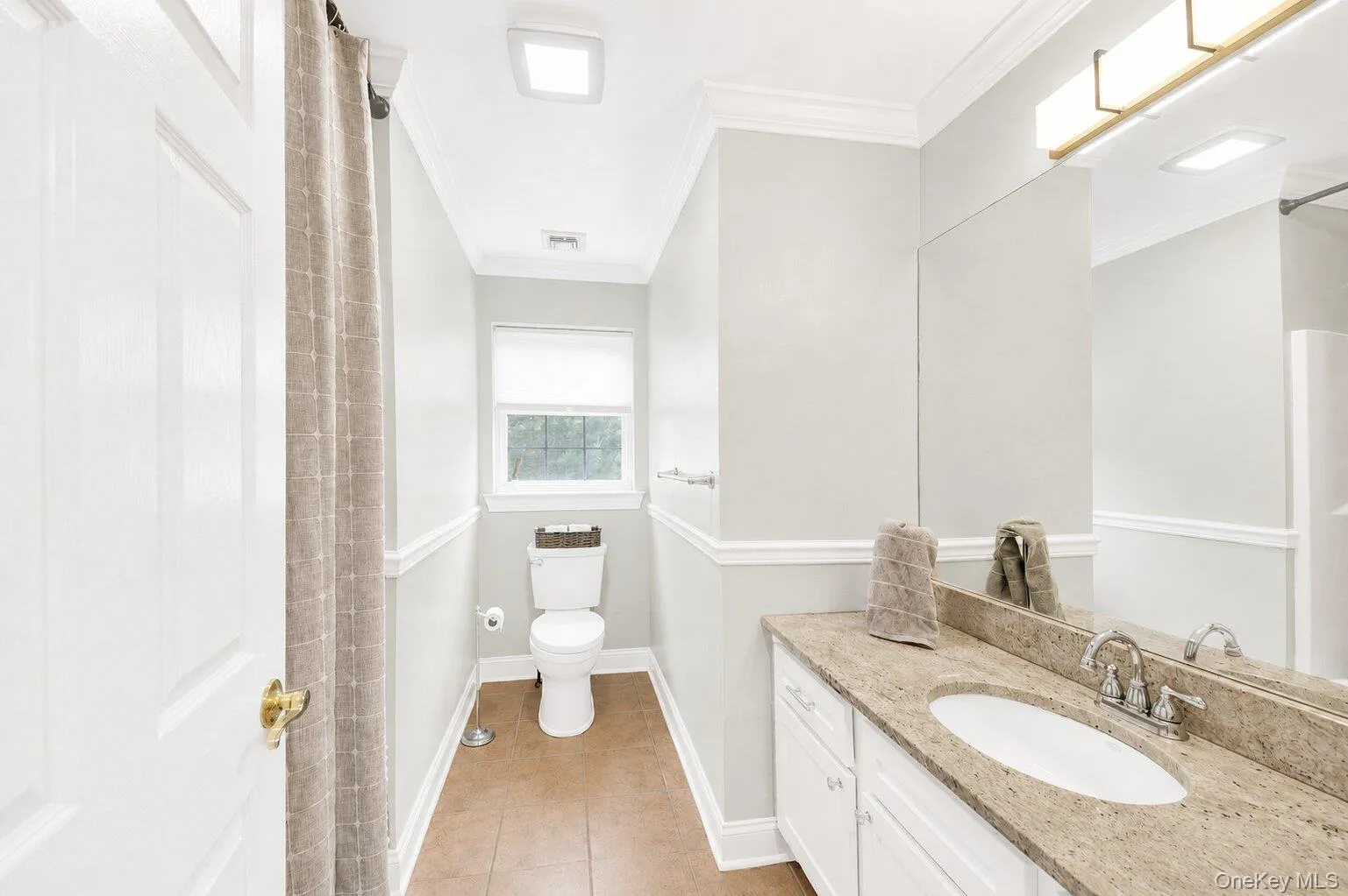 Full Bath Between Bedroom 2 and 3 Full Bath Between Bedroom 2 and 3