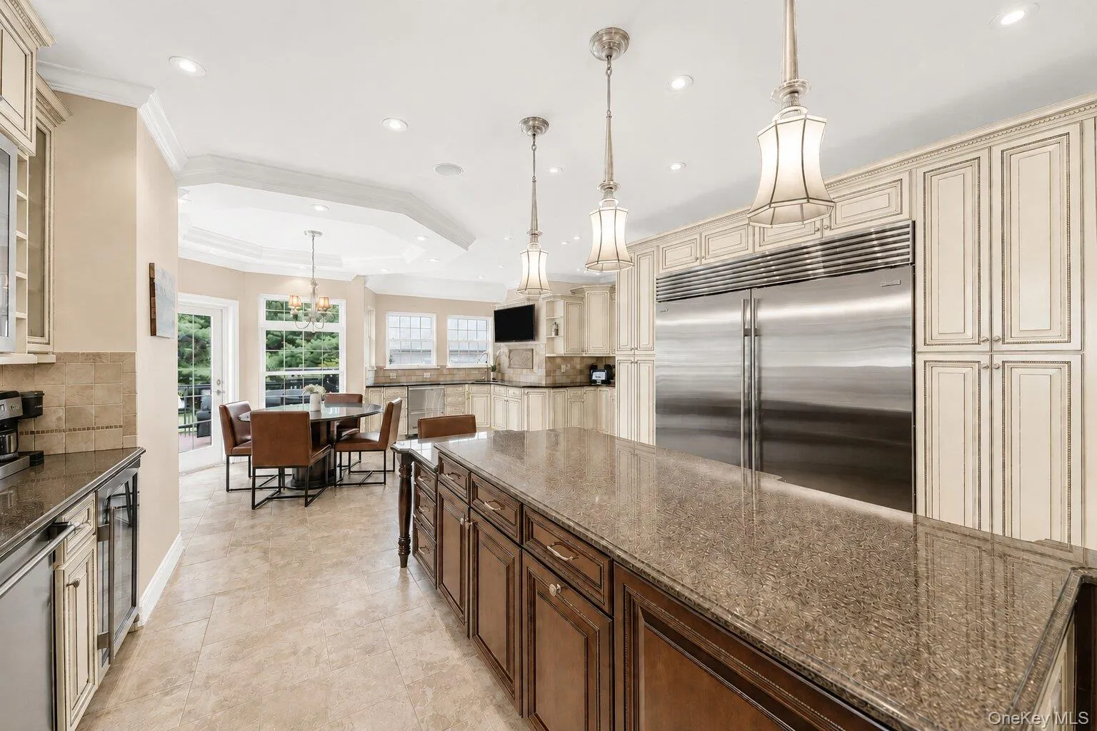 Large Granite Center Island w. Built-in Viking Microwave Large Granite Center Island w. Built-in Viking Microwave