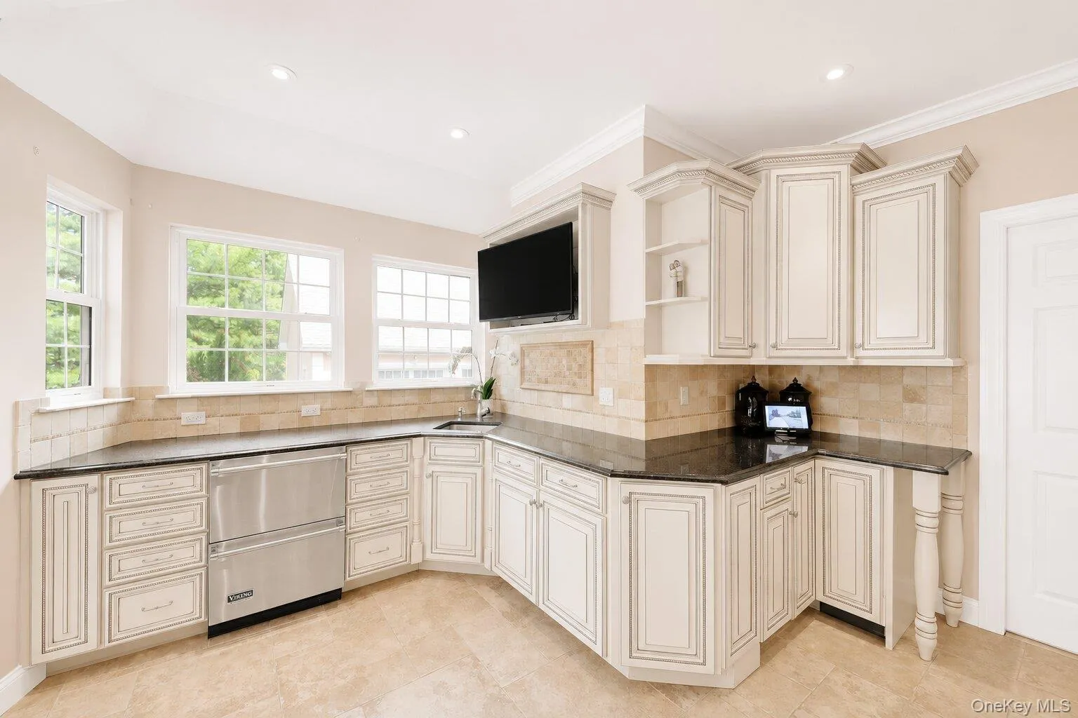 Beverage Cooler, Built-in TV Cabinet, Pantry w. Pocket Door, Side Entrance to Closet and 2 Car Garage Beverage Cooler, Built-in TV Cabinet, Pantry w. Pocket Door, Side Entrance to Closet and 2 Car Garage