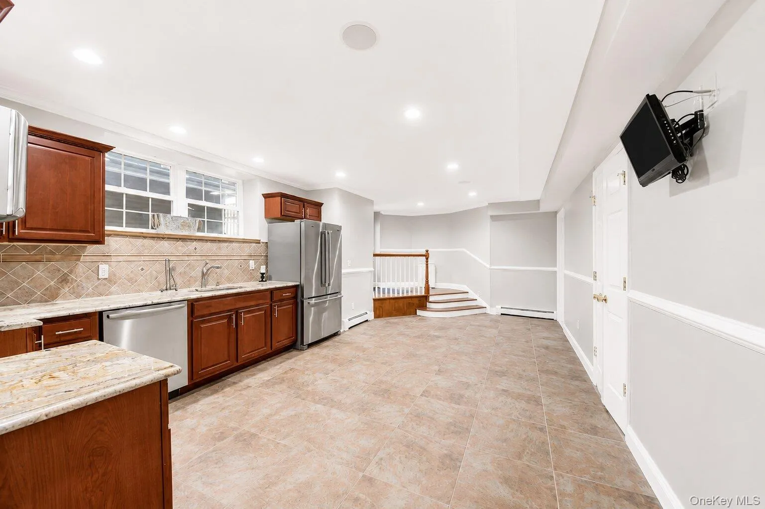 Basement Summer Kitchen w. Outdoor Access to Pool/Patio Basement Summer Kitchen w. Outdoor Access to Pool/Patio