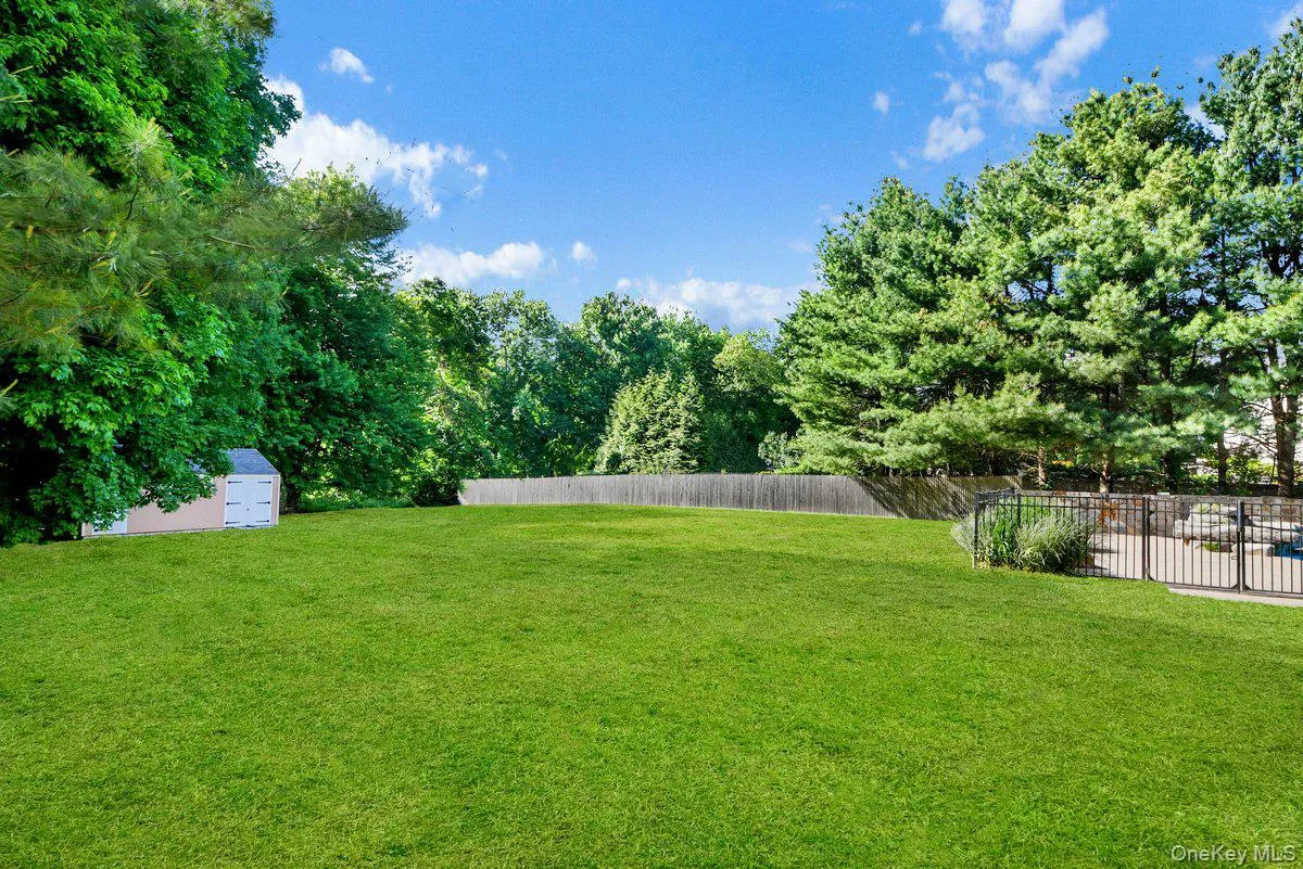 Level Yard w. so many possibilities / Large Auxiliary Shed Level Yard w. so many possibilities / Large Auxiliary Shed