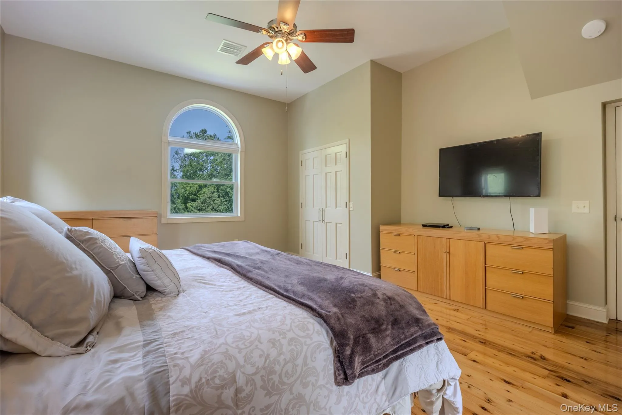 Hardwood floors and ceiling fan Hardwood floors and ceiling fan