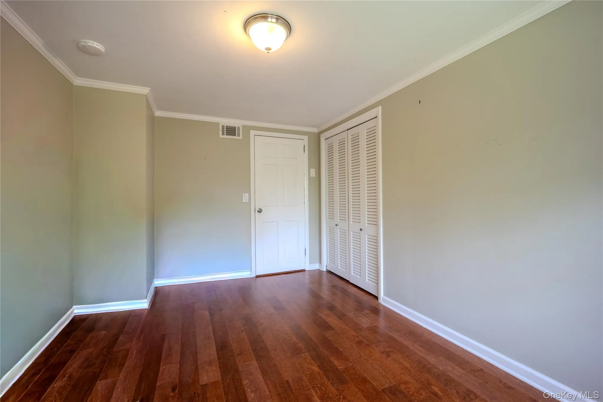 2nd guest bedroom with hardwood floors 2nd guest bedroom with hardwood floors