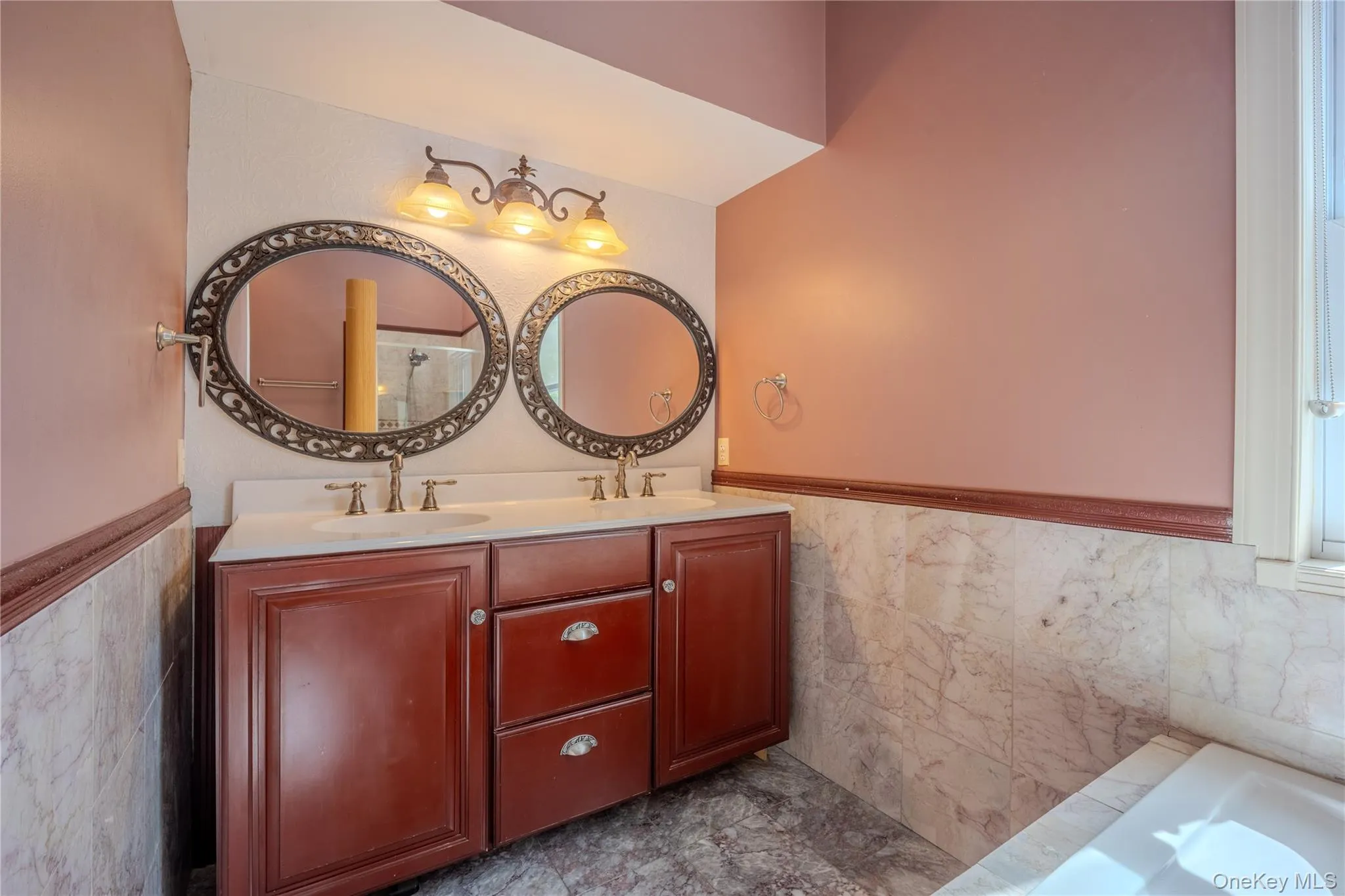 Double vanity sink Double vanity sink
