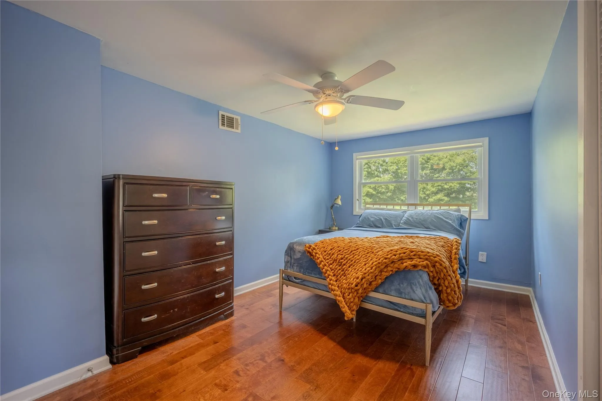 Nice size guest bedroom with hardwood floors Nice size guest bedroom with hardwood floors