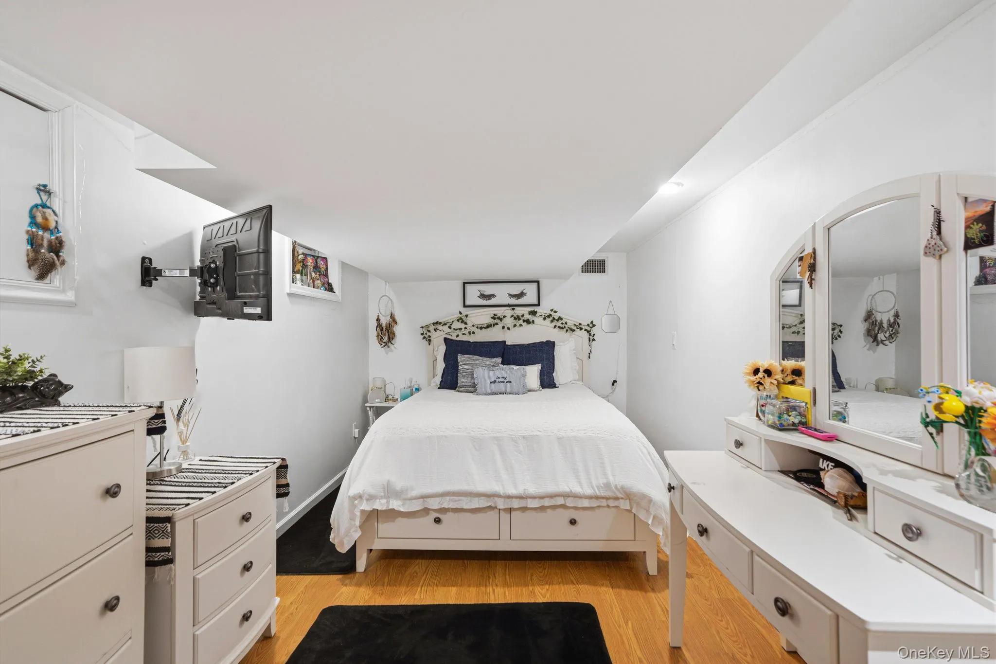 37 Coe Place, Huntington, NY, 3 Bedrooms Bedrooms, 6 Rooms Rooms,3 BathroomsBathrooms,Residential,For Rent,Coe,0,1003811 37 Coe Place, Huntington, NY, 3 Bedrooms Bedrooms, 6 Rooms Rooms,3 BathroomsBathrooms,Residential,For Rent,Coe,0,1003811