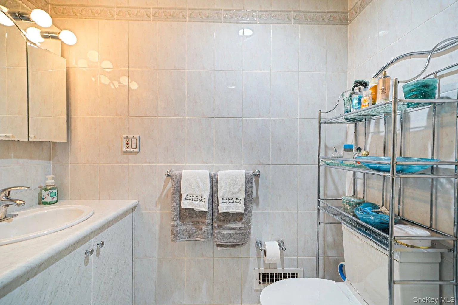 37 Coe Place, Huntington, NY, 3 Bedrooms Bedrooms, 6 Rooms Rooms,3 BathroomsBathrooms,Residential,For Rent,Coe,0,1003811 37 Coe Place, Huntington, NY, 3 Bedrooms Bedrooms, 6 Rooms Rooms,3 BathroomsBathrooms,Residential,For Rent,Coe,0,1003811