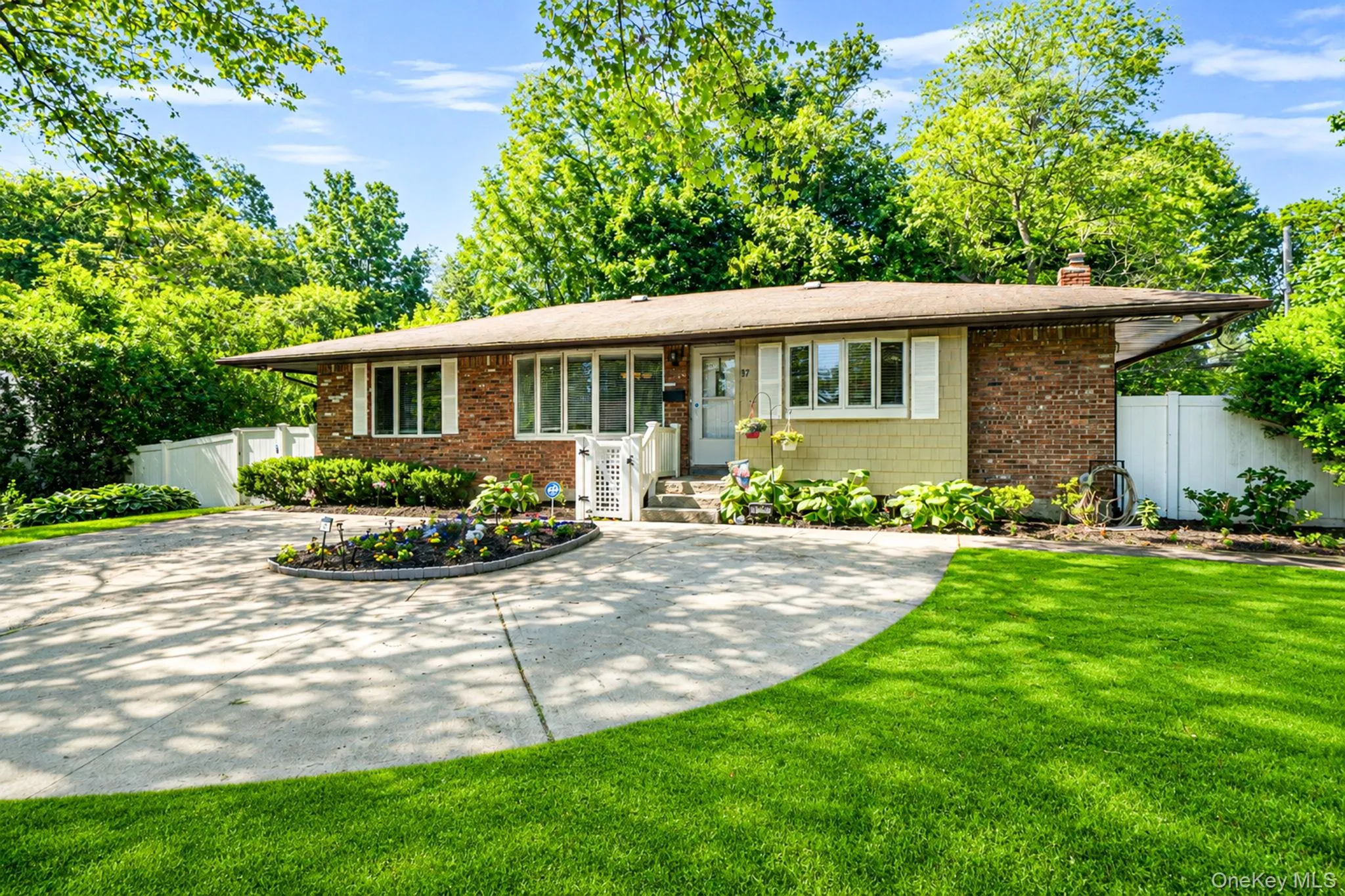37 Coe Place, Huntington, NY, 3 Bedrooms Bedrooms, 6 Rooms Rooms,3 BathroomsBathrooms,Residential,For Rent,Coe,0,1003811 37 Coe Place, Huntington, NY, 3 Bedrooms Bedrooms, 6 Rooms Rooms,3 BathroomsBathrooms,Residential,For Rent,Coe,0,1003811