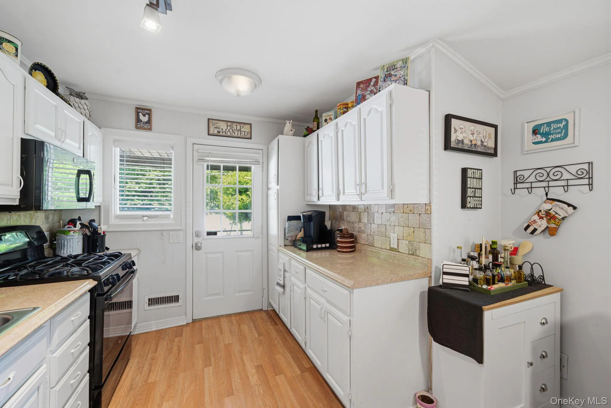 37 Coe Place, Huntington, NY, 3 Bedrooms Bedrooms, 6 Rooms Rooms,3 BathroomsBathrooms,Residential,For Rent,Coe,0,1003811 37 Coe Place, Huntington, NY, 3 Bedrooms Bedrooms, 6 Rooms Rooms,3 BathroomsBathrooms,Residential,For Rent,Coe,0,1003811
