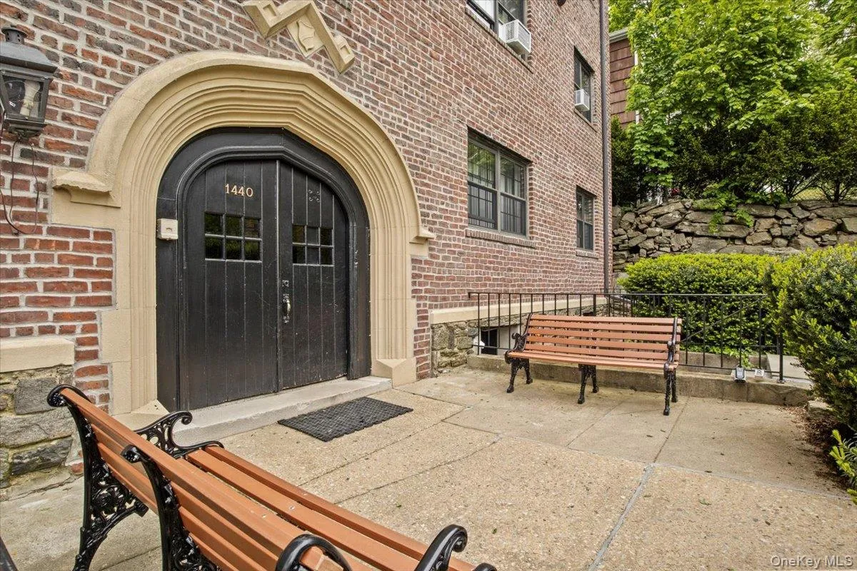 1440 Boston Post Road, Mamaroneck, NY, 2 Bedrooms Bedrooms, 4 Rooms Rooms,1 BathroomBathrooms,Residential,For Rent,Boston Post,0,1003812 1440 Boston Post Road, Mamaroneck, NY, 2 Bedrooms Bedrooms, 4 Rooms Rooms,1 BathroomBathrooms,Residential,For Rent,Boston Post,0,1003812