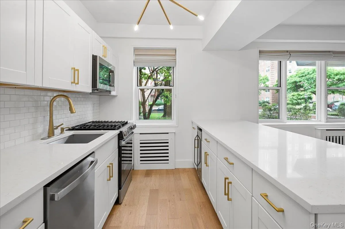 1 Sadore Lane, Yonkers, NY, 1 Bedroom Bedrooms, 3 Rooms Rooms,1 BathroomBathrooms,Residential Sale,For Rent,Sadore,0,1003821 1 Sadore Lane, Yonkers, NY, 1 Bedroom Bedrooms, 3 Rooms Rooms,1 BathroomBathrooms,Residential Sale,For Rent,Sadore,0,1003821