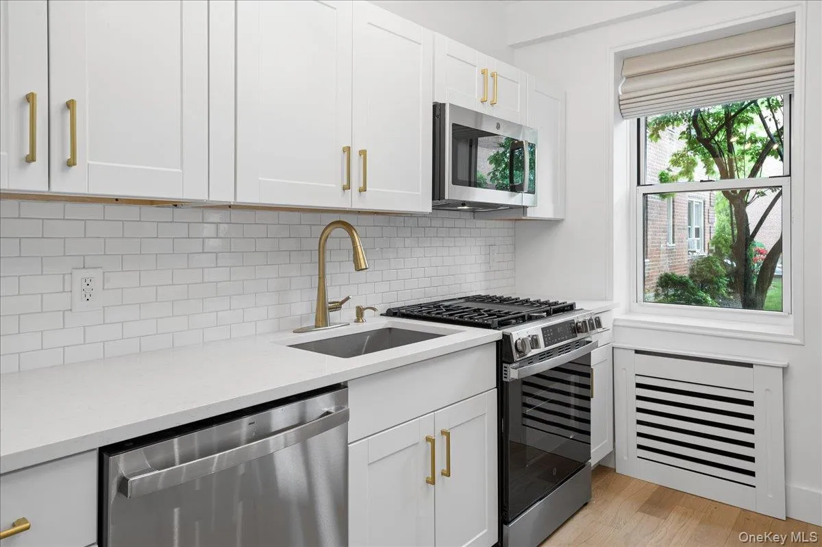 1 Sadore Lane, Yonkers, NY, 1 Bedroom Bedrooms, 3 Rooms Rooms,1 BathroomBathrooms,Residential Sale,For Rent,Sadore,0,1003821 1 Sadore Lane, Yonkers, NY, 1 Bedroom Bedrooms, 3 Rooms Rooms,1 BathroomBathrooms,Residential Sale,For Rent,Sadore,0,1003821