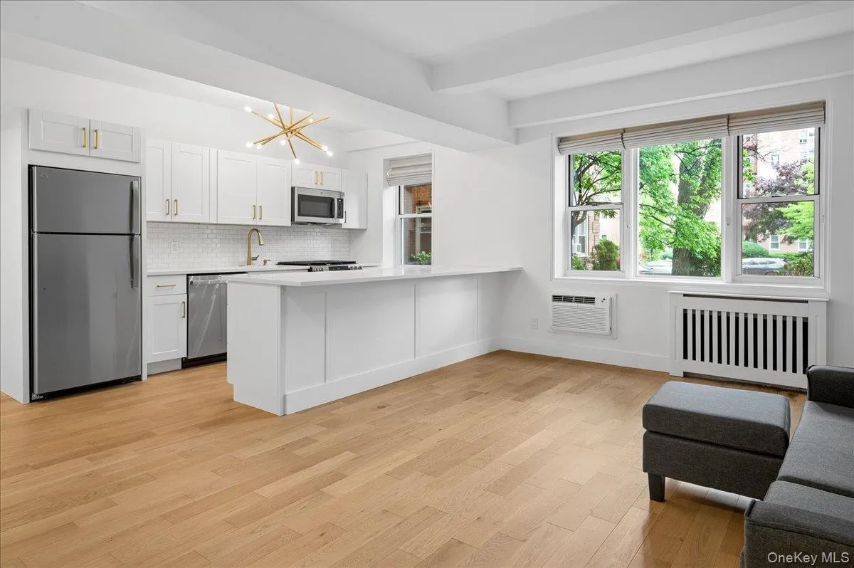 1 Sadore Lane, Yonkers, NY, 1 Bedroom Bedrooms, 3 Rooms Rooms,1 BathroomBathrooms,Residential Sale,For Rent,Sadore,0,1003821 1 Sadore Lane, Yonkers, NY, 1 Bedroom Bedrooms, 3 Rooms Rooms,1 BathroomBathrooms,Residential Sale,For Rent,Sadore,0,1003821