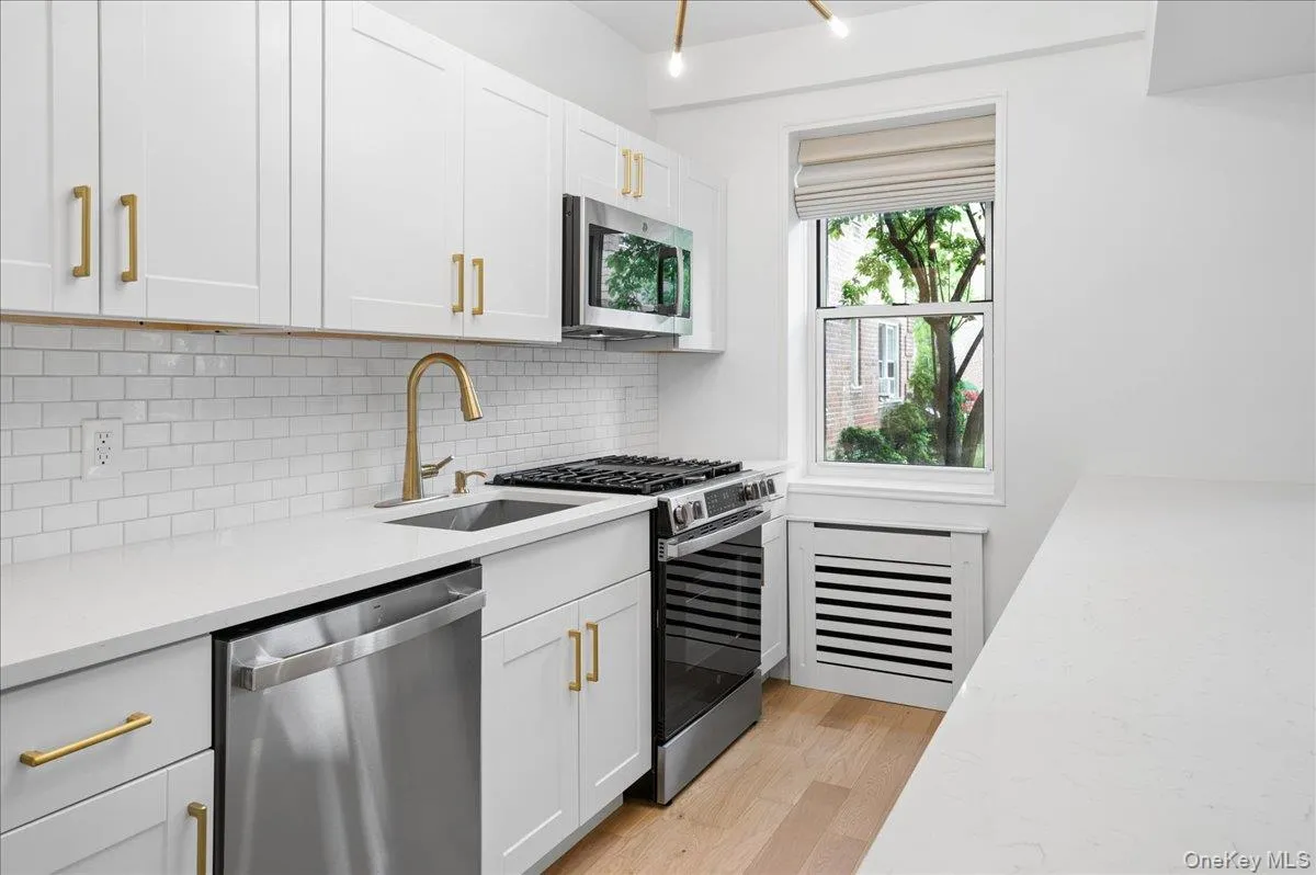 1 Sadore Lane, Yonkers, NY, 1 Bedroom Bedrooms, 3 Rooms Rooms,1 BathroomBathrooms,Residential Sale,For Rent,Sadore,0,1003821 1 Sadore Lane, Yonkers, NY, 1 Bedroom Bedrooms, 3 Rooms Rooms,1 BathroomBathrooms,Residential Sale,For Rent,Sadore,0,1003821