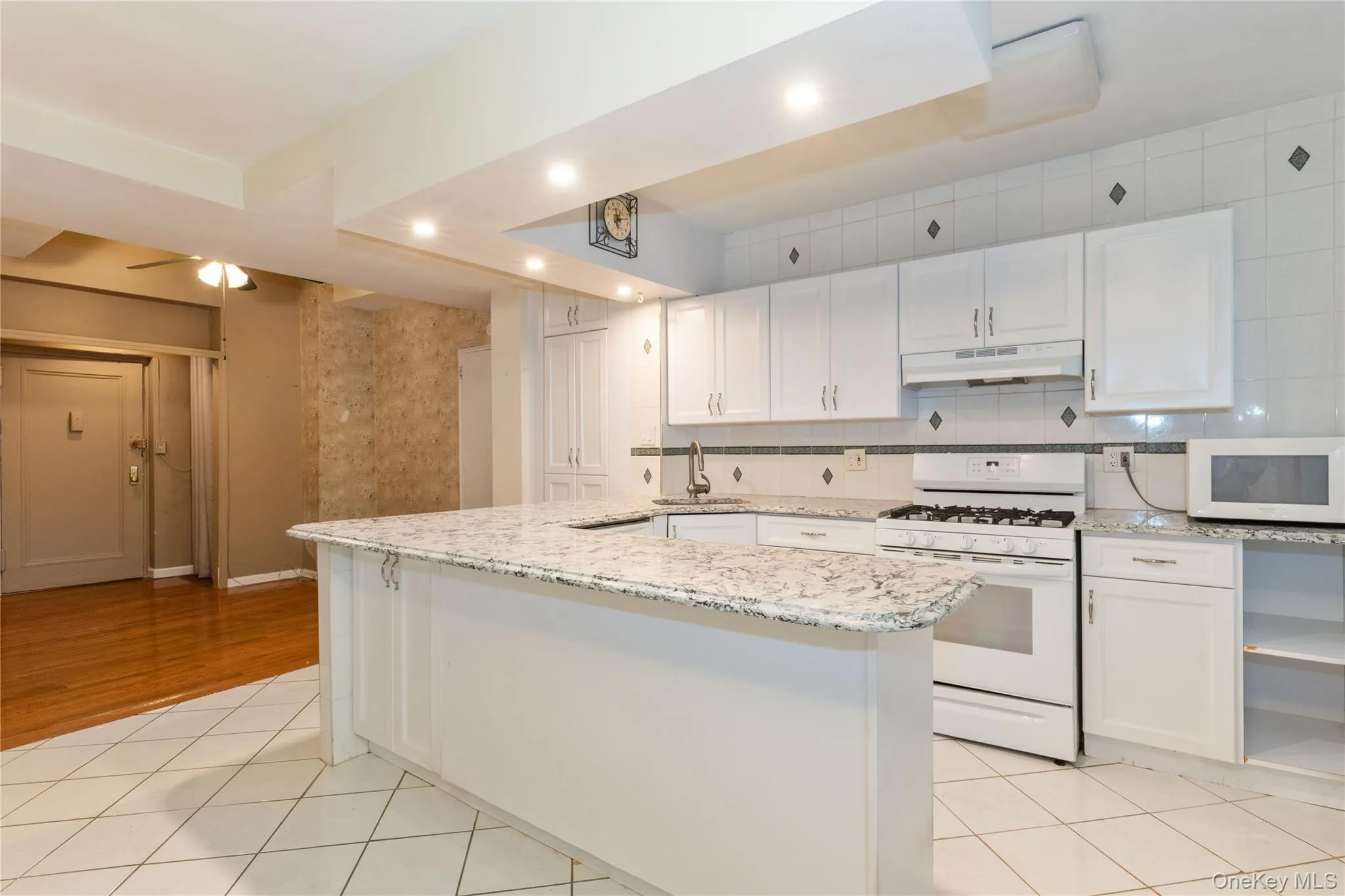 10420 68th Drive, New York, NY, 2 Bedrooms Bedrooms, 5 Rooms Rooms,1 BathroomBathrooms,Residential,For Rent,68th,0,1003836 10420 68th Drive, New York, NY, 2 Bedrooms Bedrooms, 5 Rooms Rooms,1 BathroomBathrooms,Residential,For Rent,68th,0,1003836