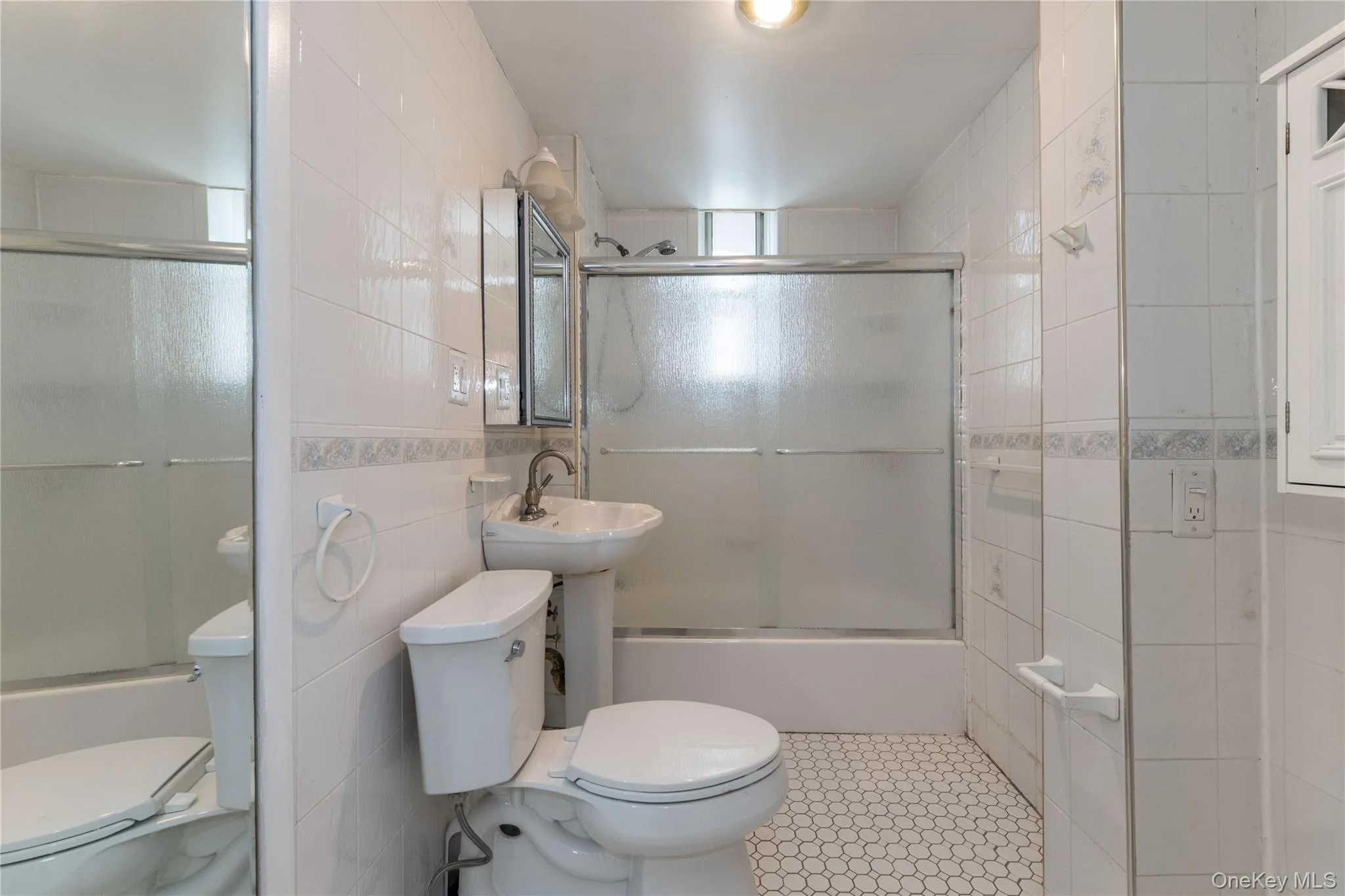 10420 68th Drive, New York, NY, 2 Bedrooms Bedrooms, 5 Rooms Rooms,1 BathroomBathrooms,Residential,For Rent,68th,0,1003836 10420 68th Drive, New York, NY, 2 Bedrooms Bedrooms, 5 Rooms Rooms,1 BathroomBathrooms,Residential,For Rent,68th,0,1003836