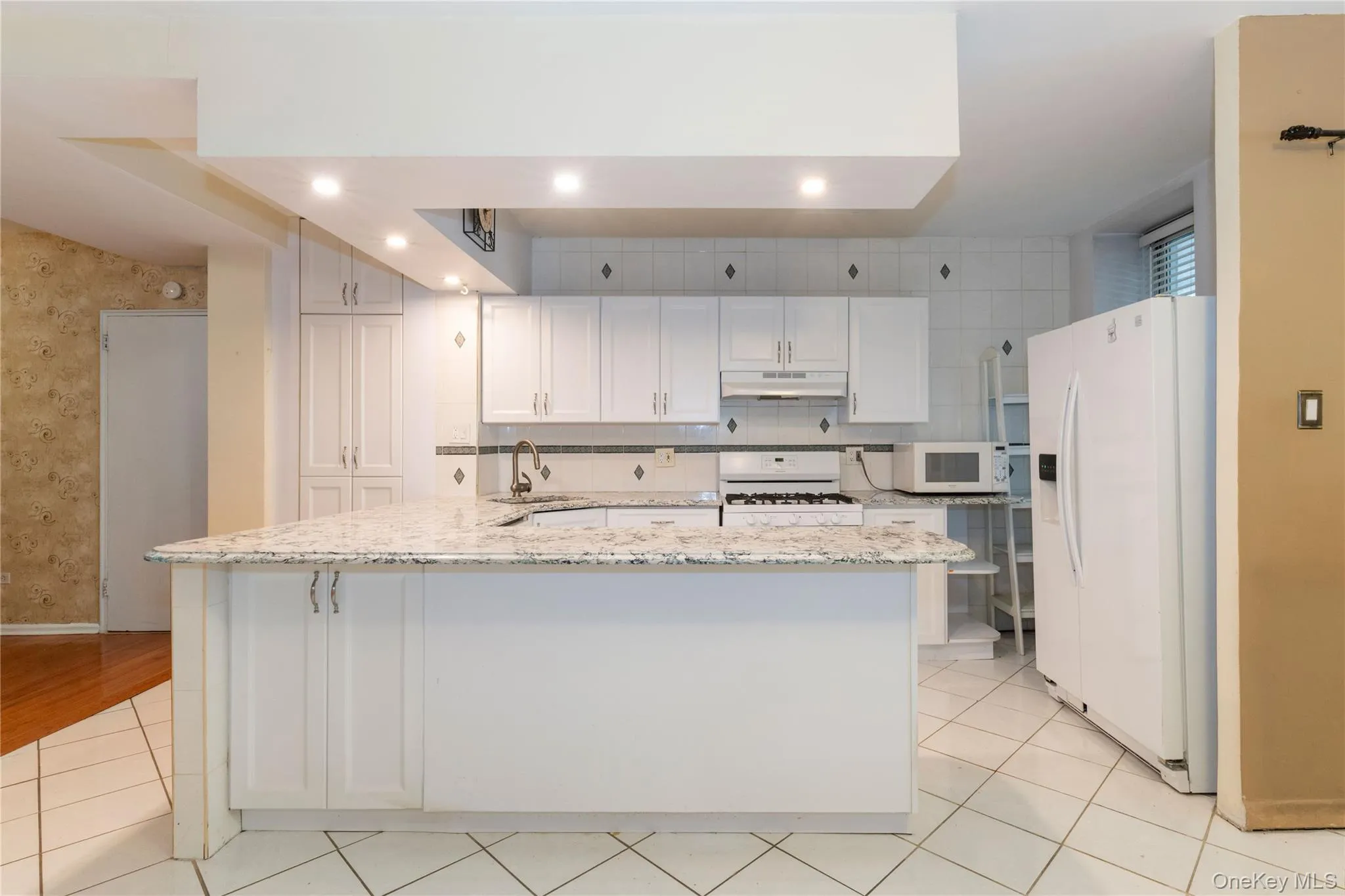 10420 68th Drive, New York, NY, 2 Bedrooms Bedrooms, 5 Rooms Rooms,1 BathroomBathrooms,Residential,For Rent,68th,0,1003836 10420 68th Drive, New York, NY, 2 Bedrooms Bedrooms, 5 Rooms Rooms,1 BathroomBathrooms,Residential,For Rent,68th,0,1003836