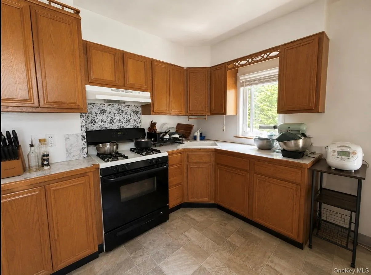 7221 66th Drive, New York, NY, 3 Bedrooms Bedrooms, 7 Rooms Rooms,1 BathroomBathrooms,Residential,For Rent,66th,0,1003844 7221 66th Drive, New York, NY, 3 Bedrooms Bedrooms, 7 Rooms Rooms,1 BathroomBathrooms,Residential,For Rent,66th,0,1003844