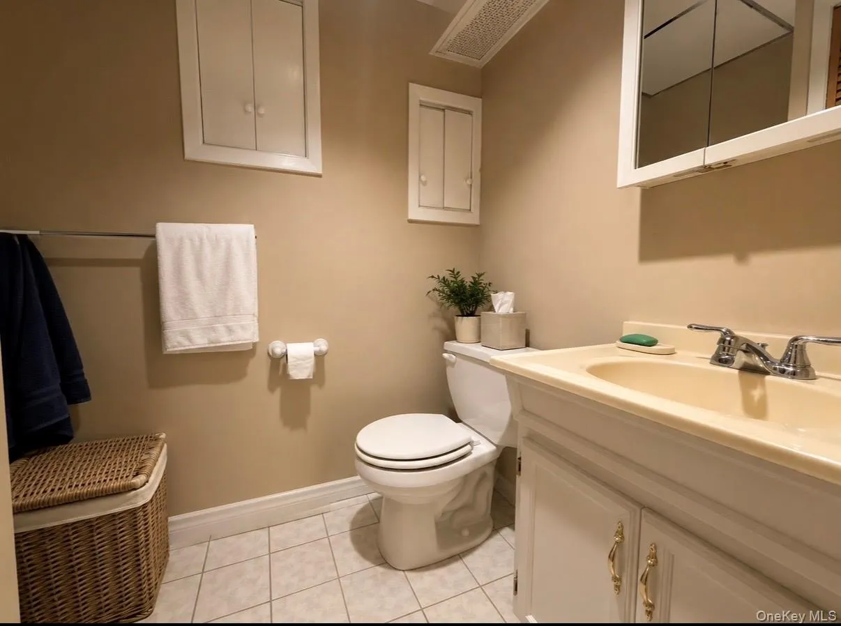 7221 66th Drive, New York, NY, 3 Bedrooms Bedrooms, 7 Rooms Rooms,1 BathroomBathrooms,Residential,For Rent,66th,0,1003844 7221 66th Drive, New York, NY, 3 Bedrooms Bedrooms, 7 Rooms Rooms,1 BathroomBathrooms,Residential,For Rent,66th,0,1003844
