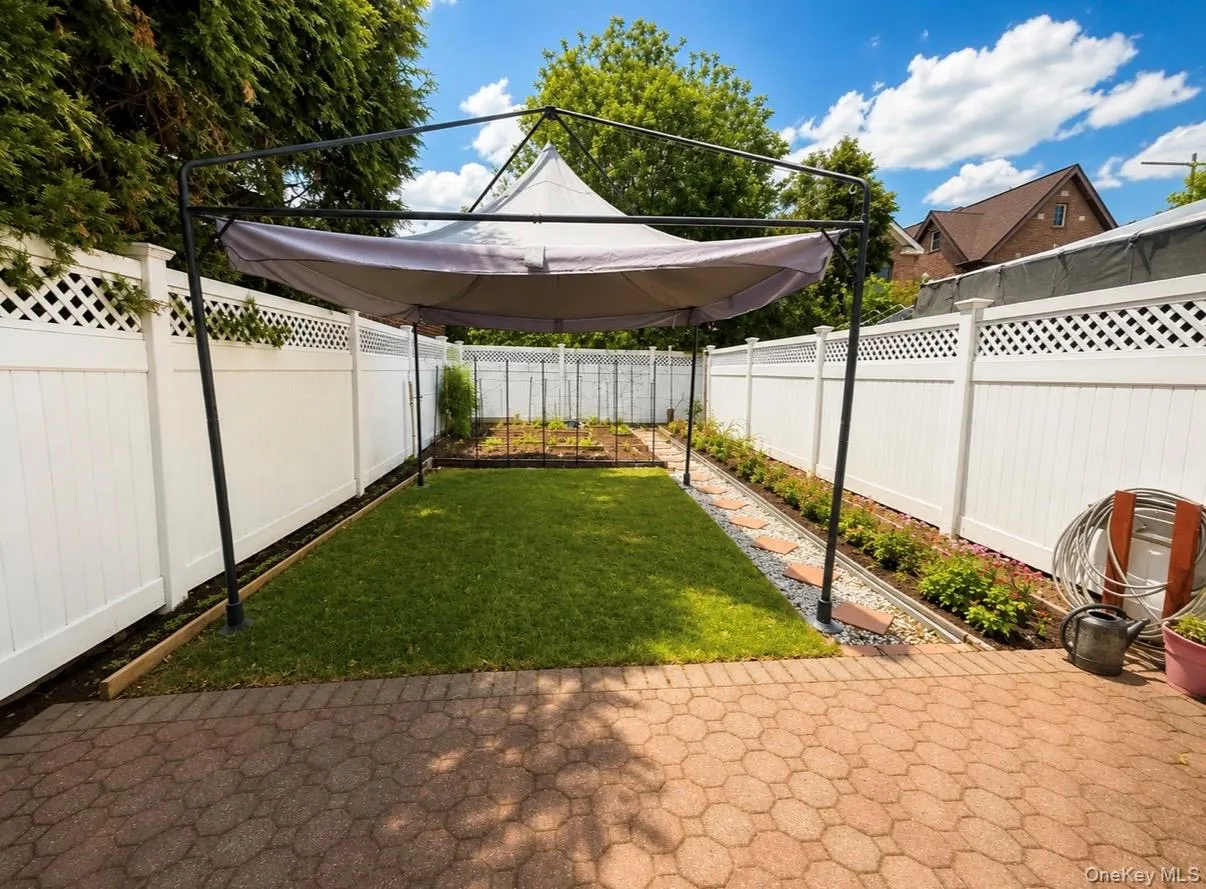 7221 66th Drive, New York, NY, 3 Bedrooms Bedrooms, 7 Rooms Rooms,1 BathroomBathrooms,Residential,For Rent,66th,0,1003844 7221 66th Drive, New York, NY, 3 Bedrooms Bedrooms, 7 Rooms Rooms,1 BathroomBathrooms,Residential,For Rent,66th,0,1003844