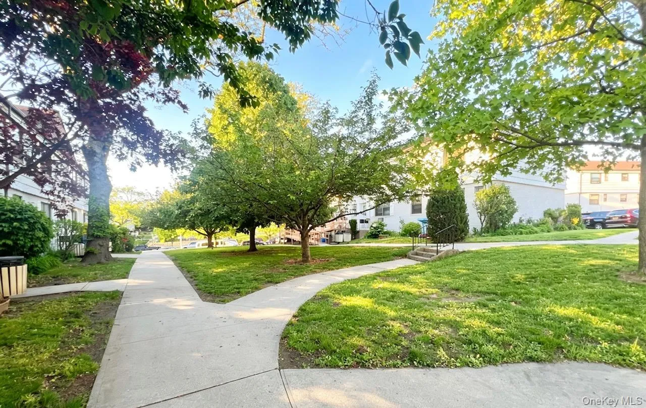 6722 136th Street, New York, NY, 3 Bedrooms Bedrooms, 6 Rooms Rooms,1 BathroomBathrooms,Residential,For Rent,136th Street,0,1003845 6722 136th Street, New York, NY, 3 Bedrooms Bedrooms, 6 Rooms Rooms,1 BathroomBathrooms,Residential,For Rent,136th Street,0,1003845