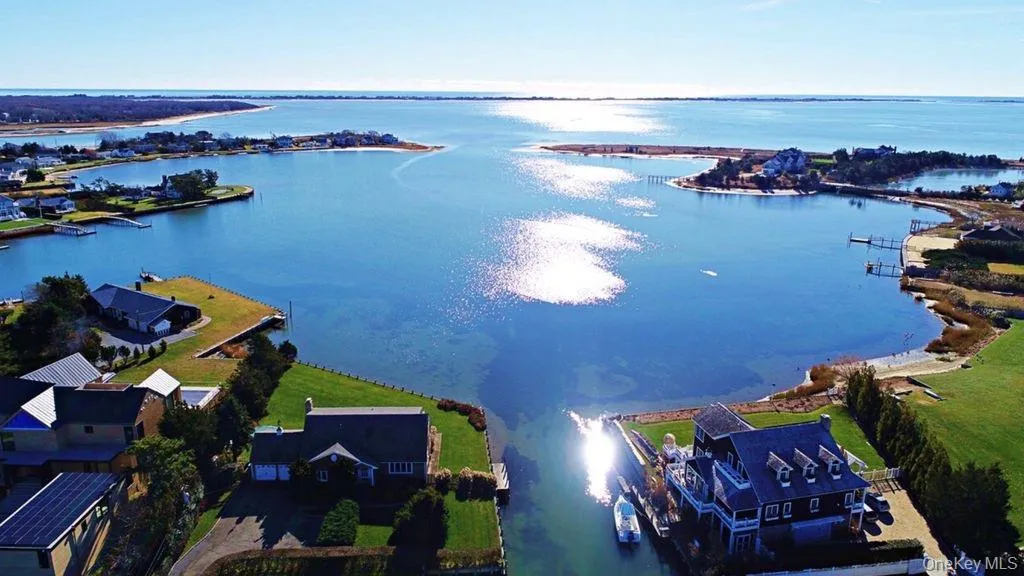 56 Middle Pond Road, Southampton, NY, 4 Bedrooms Bedrooms, 12 Rooms Rooms,4 BathroomsBathrooms,Residential,For Rent,Middle Pond,0,1003862 56 Middle Pond Road, Southampton, NY, 4 Bedrooms Bedrooms, 12 Rooms Rooms,4 BathroomsBathrooms,Residential,For Rent,Middle Pond,0,1003862