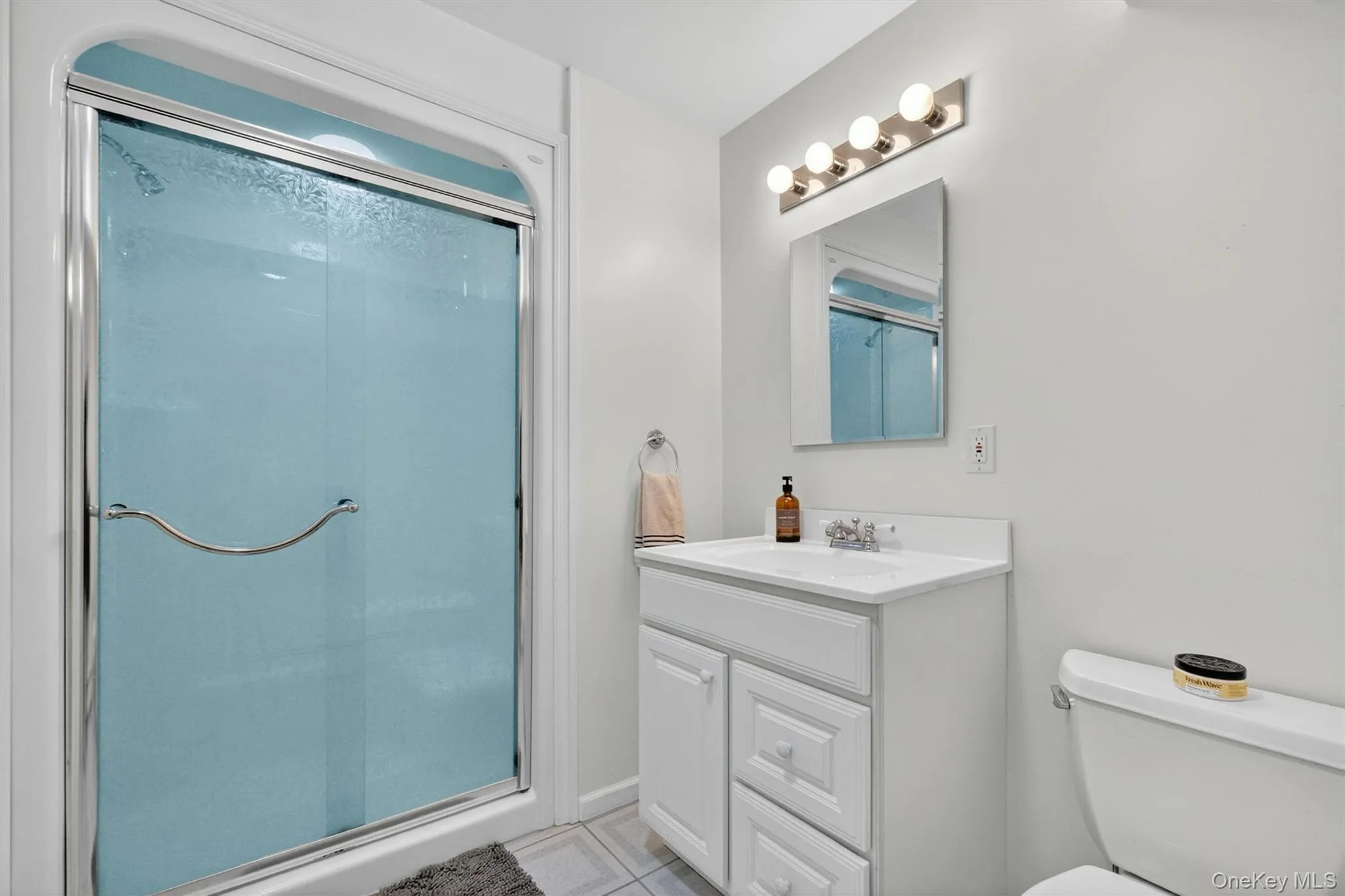Full lower level bath offers convenience for guests, workouts, or extended living space. Full lower level bath offers convenience for guests, workouts, or extended living space.