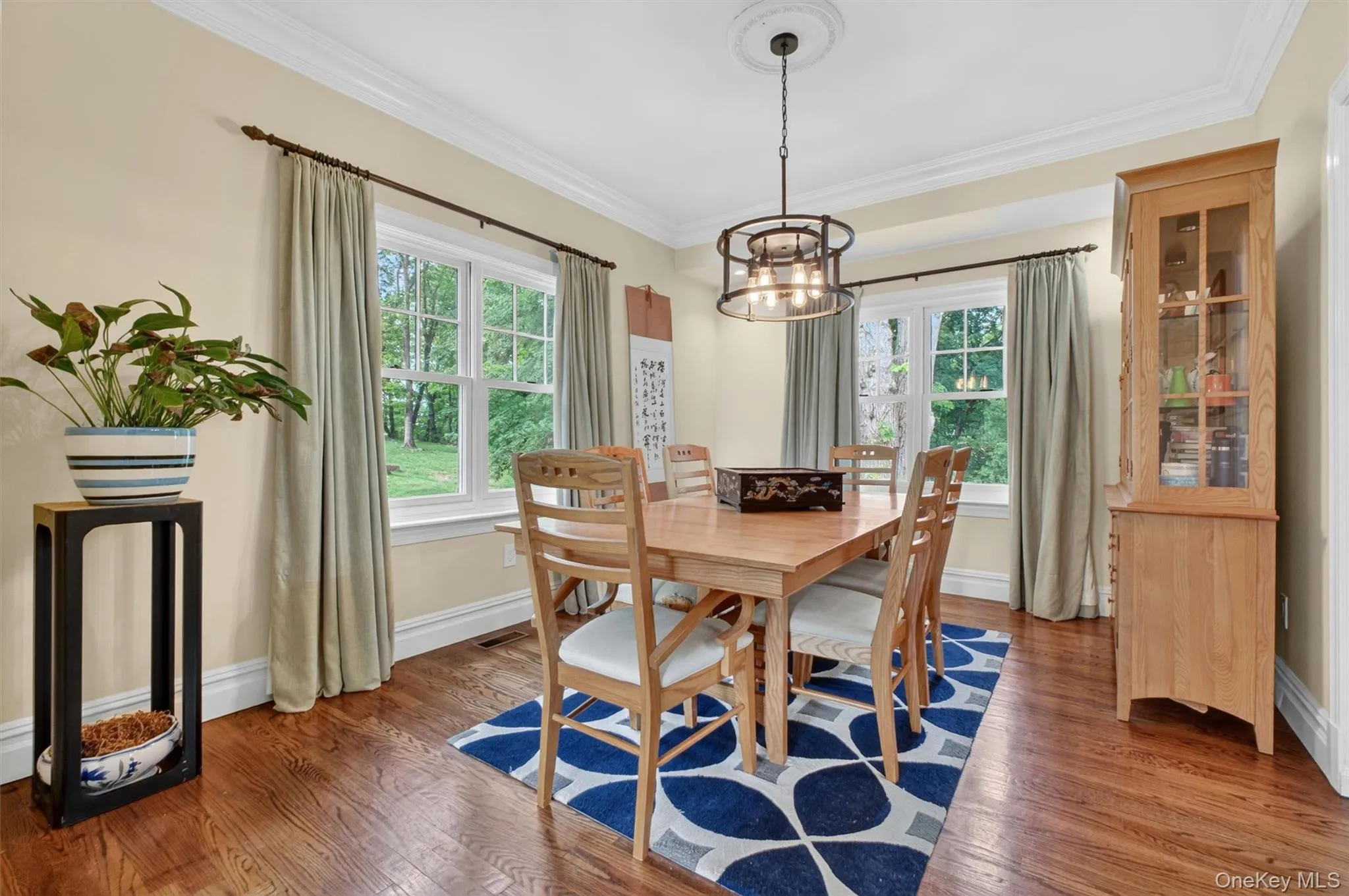 Formal dining room perfect for entertaining and holiday gatherings. Formal dining room perfect for entertaining and holiday gatherings.