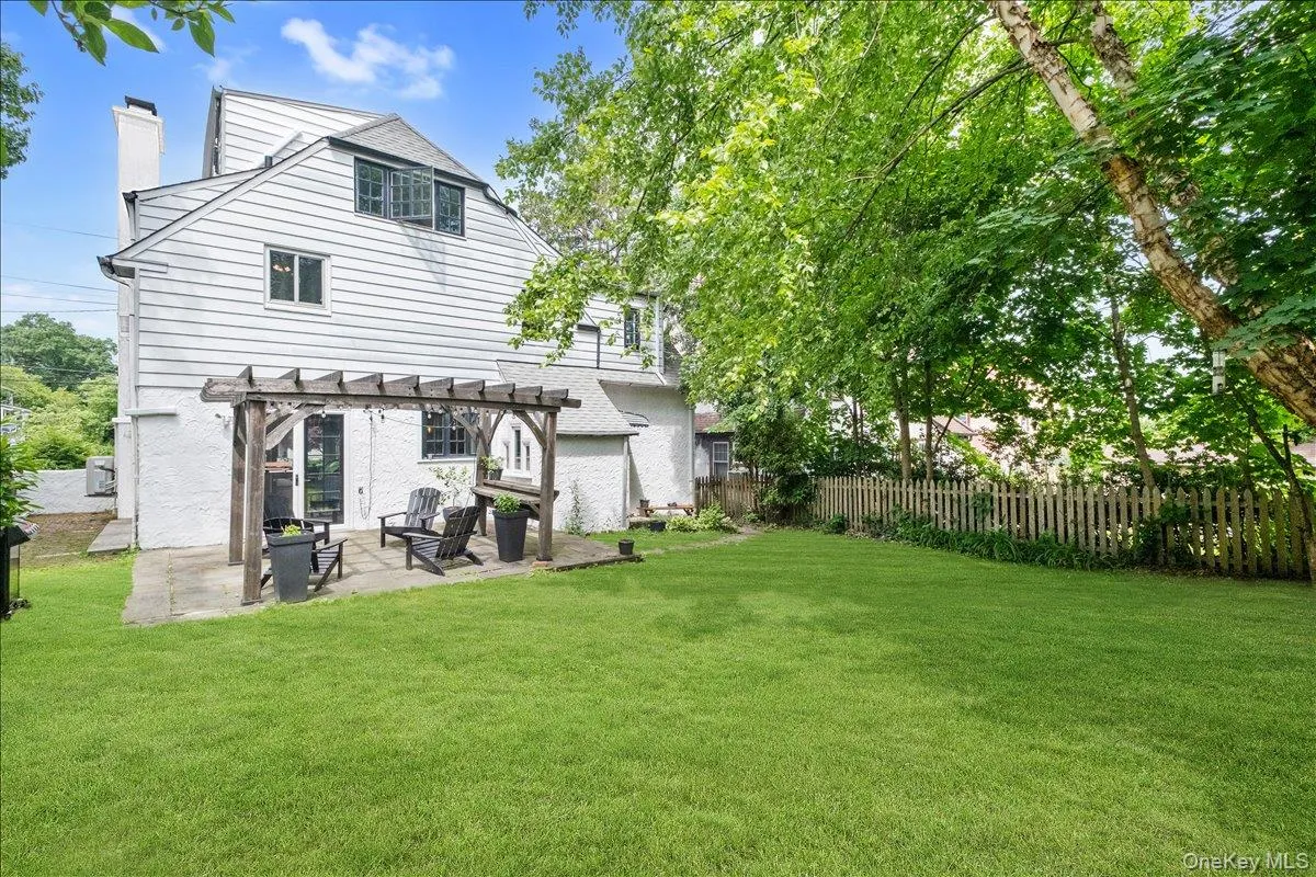 105 Longview Avenue, White Plains, NY, 4 Bedrooms Bedrooms, 8 Rooms Rooms,2 BathroomsBathrooms,Residential,For Rent,Longview,0,1003870 105 Longview Avenue, White Plains, NY, 4 Bedrooms Bedrooms, 8 Rooms Rooms,2 BathroomsBathrooms,Residential,For Rent,Longview,0,1003870