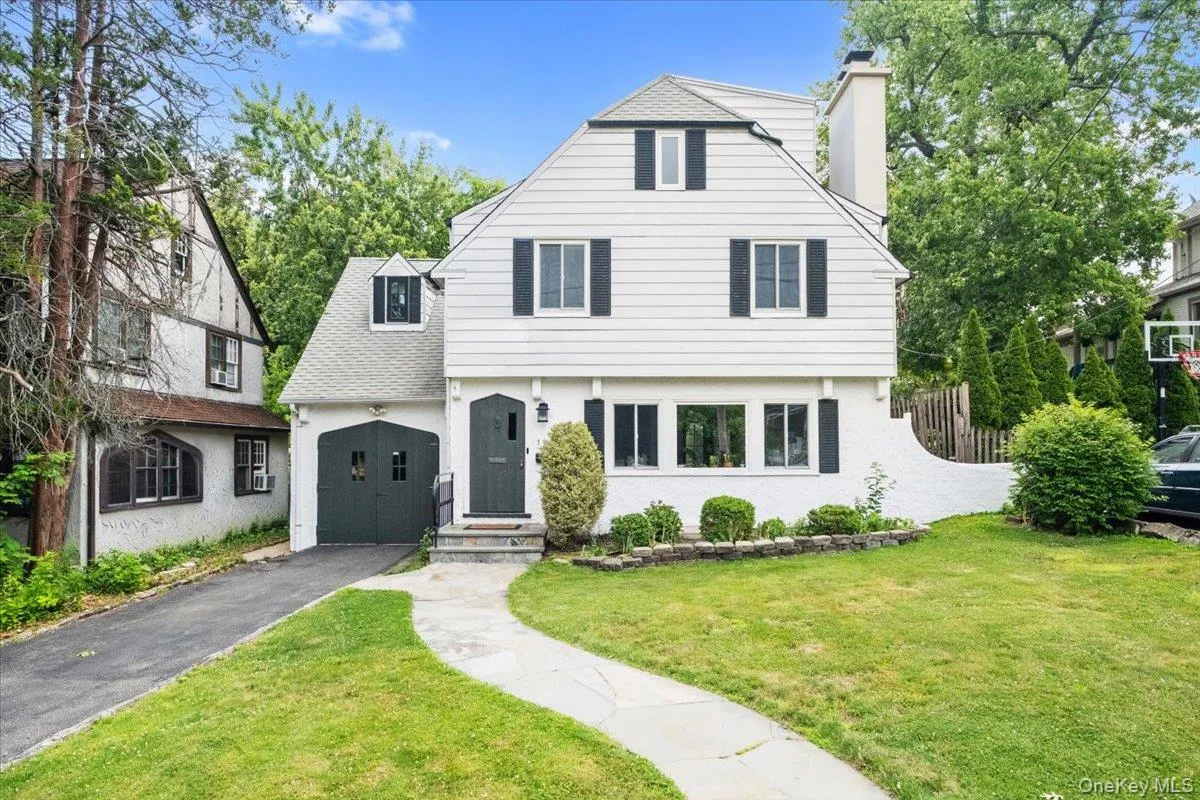 105 Longview Avenue, White Plains, NY, 4 Bedrooms Bedrooms, 8 Rooms Rooms,2 BathroomsBathrooms,Residential,For Rent,Longview,0,1003870 105 Longview Avenue, White Plains, NY, 4 Bedrooms Bedrooms, 8 Rooms Rooms,2 BathroomsBathrooms,Residential,For Rent,Longview,0,1003870
