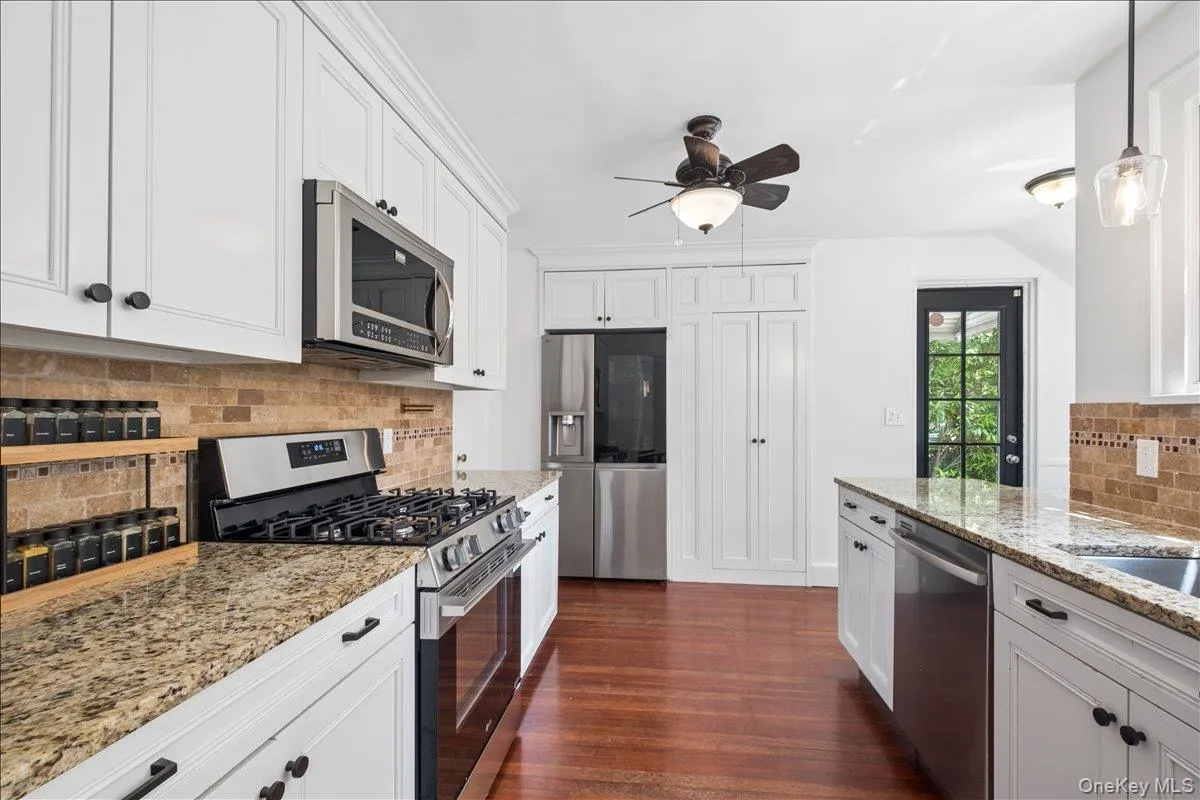 105 Longview Avenue, White Plains, NY, 4 Bedrooms Bedrooms, 8 Rooms Rooms,2 BathroomsBathrooms,Residential,For Rent,Longview,0,1003870 105 Longview Avenue, White Plains, NY, 4 Bedrooms Bedrooms, 8 Rooms Rooms,2 BathroomsBathrooms,Residential,For Rent,Longview,0,1003870