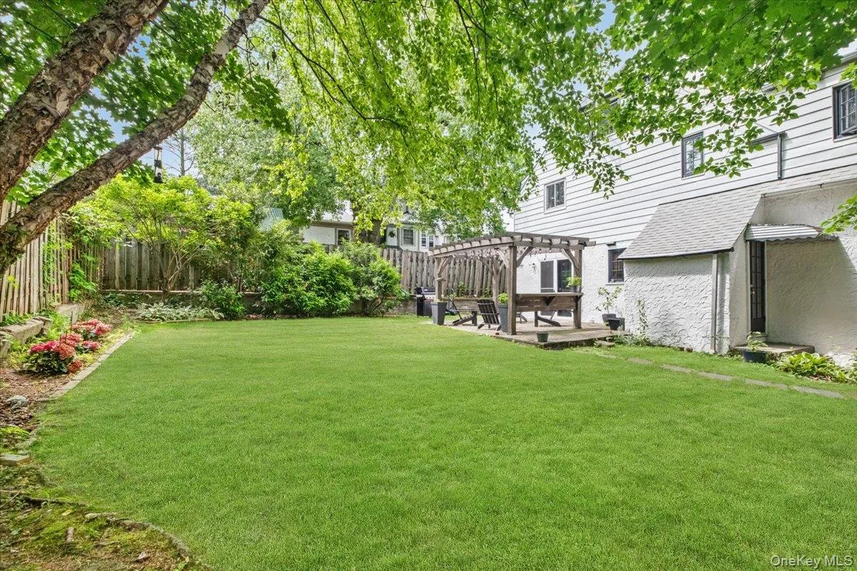 105 Longview Avenue, White Plains, NY, 4 Bedrooms Bedrooms, 8 Rooms Rooms,2 BathroomsBathrooms,Residential,For Rent,Longview,0,1003870 105 Longview Avenue, White Plains, NY, 4 Bedrooms Bedrooms, 8 Rooms Rooms,2 BathroomsBathrooms,Residential,For Rent,Longview,0,1003870