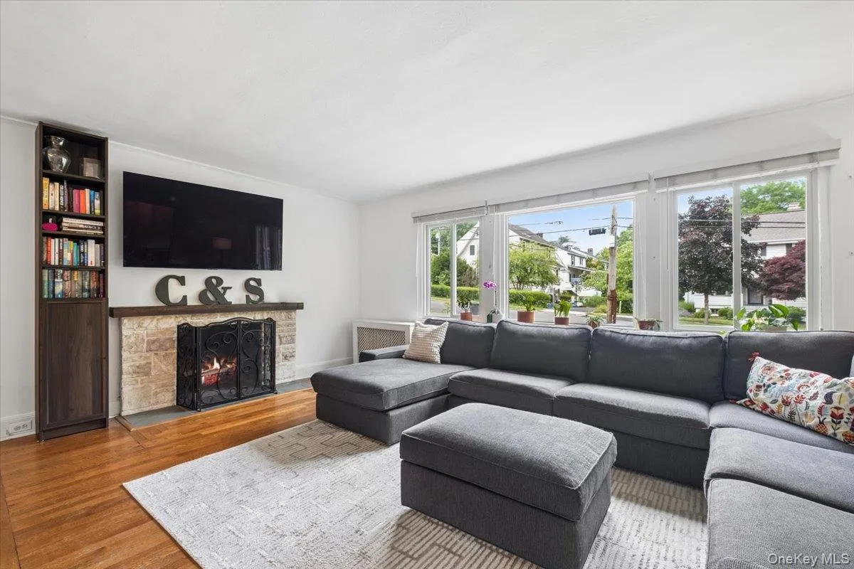 105 Longview Avenue, White Plains, NY, 4 Bedrooms Bedrooms, 8 Rooms Rooms,2 BathroomsBathrooms,Residential,For Rent,Longview,0,1003870 105 Longview Avenue, White Plains, NY, 4 Bedrooms Bedrooms, 8 Rooms Rooms,2 BathroomsBathrooms,Residential,For Rent,Longview,0,1003870