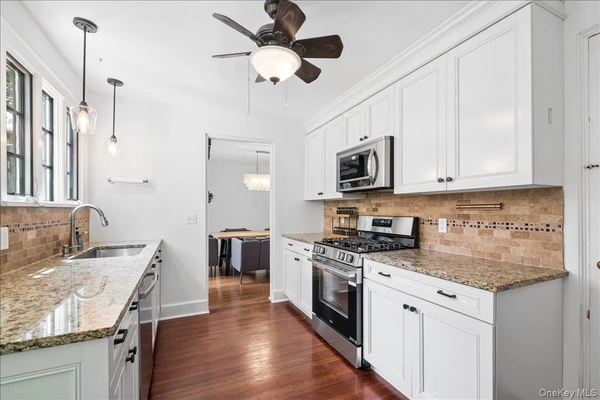 105 Longview Avenue, White Plains, NY, 4 Bedrooms Bedrooms, 8 Rooms Rooms,2 BathroomsBathrooms,Residential,For Rent,Longview,0,1003870 105 Longview Avenue, White Plains, NY, 4 Bedrooms Bedrooms, 8 Rooms Rooms,2 BathroomsBathrooms,Residential,For Rent,Longview,0,1003870