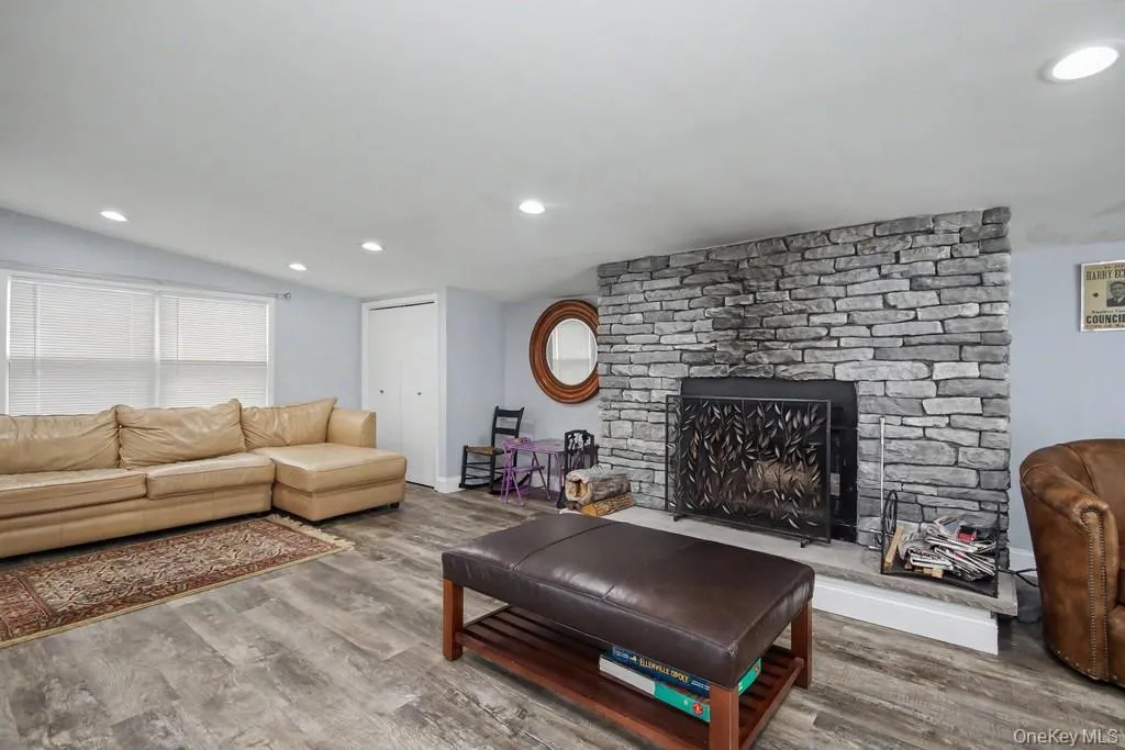 386 Lake Louise Marie Road, Thompson, NY, 3 Bedrooms Bedrooms, 7 Rooms Rooms,2 BathroomsBathrooms,Residential,For Rent,Lake Louise Marie,0,1003872 386 Lake Louise Marie Road, Thompson, NY, 3 Bedrooms Bedrooms, 7 Rooms Rooms,2 BathroomsBathrooms,Residential,For Rent,Lake Louise Marie,0,1003872