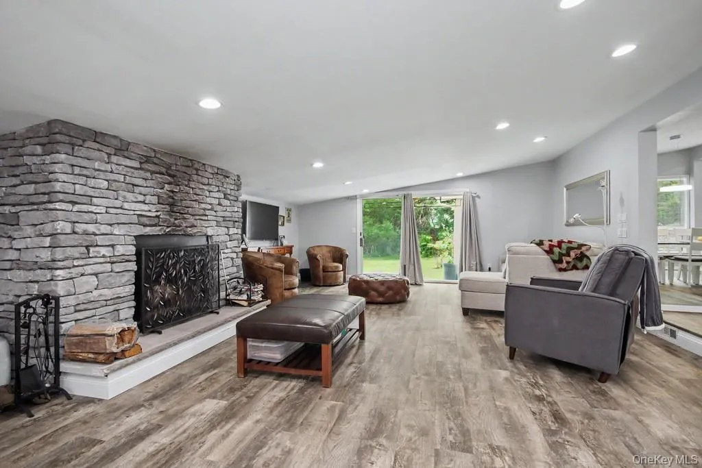 386 Lake Louise Marie Road, Thompson, NY, 3 Bedrooms Bedrooms, 7 Rooms Rooms,2 BathroomsBathrooms,Residential,For Rent,Lake Louise Marie,0,1003872 386 Lake Louise Marie Road, Thompson, NY, 3 Bedrooms Bedrooms, 7 Rooms Rooms,2 BathroomsBathrooms,Residential,For Rent,Lake Louise Marie,0,1003872