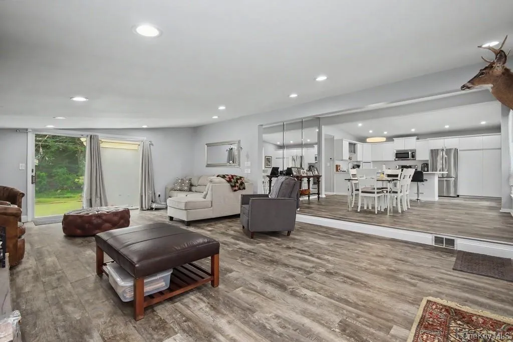 386 Lake Louise Marie Road, Thompson, NY, 3 Bedrooms Bedrooms, 7 Rooms Rooms,2 BathroomsBathrooms,Residential,For Rent,Lake Louise Marie,0,1003872 386 Lake Louise Marie Road, Thompson, NY, 3 Bedrooms Bedrooms, 7 Rooms Rooms,2 BathroomsBathrooms,Residential,For Rent,Lake Louise Marie,0,1003872