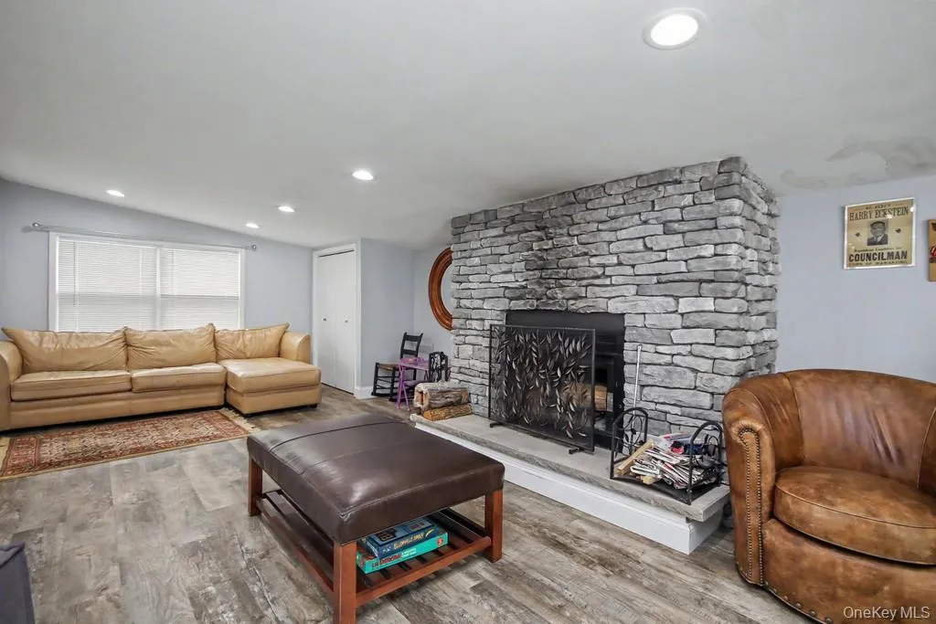 386 Lake Louise Marie Road, Thompson, NY, 3 Bedrooms Bedrooms, 7 Rooms Rooms,2 BathroomsBathrooms,Residential,For Rent,Lake Louise Marie,0,1003872 386 Lake Louise Marie Road, Thompson, NY, 3 Bedrooms Bedrooms, 7 Rooms Rooms,2 BathroomsBathrooms,Residential,For Rent,Lake Louise Marie,0,1003872