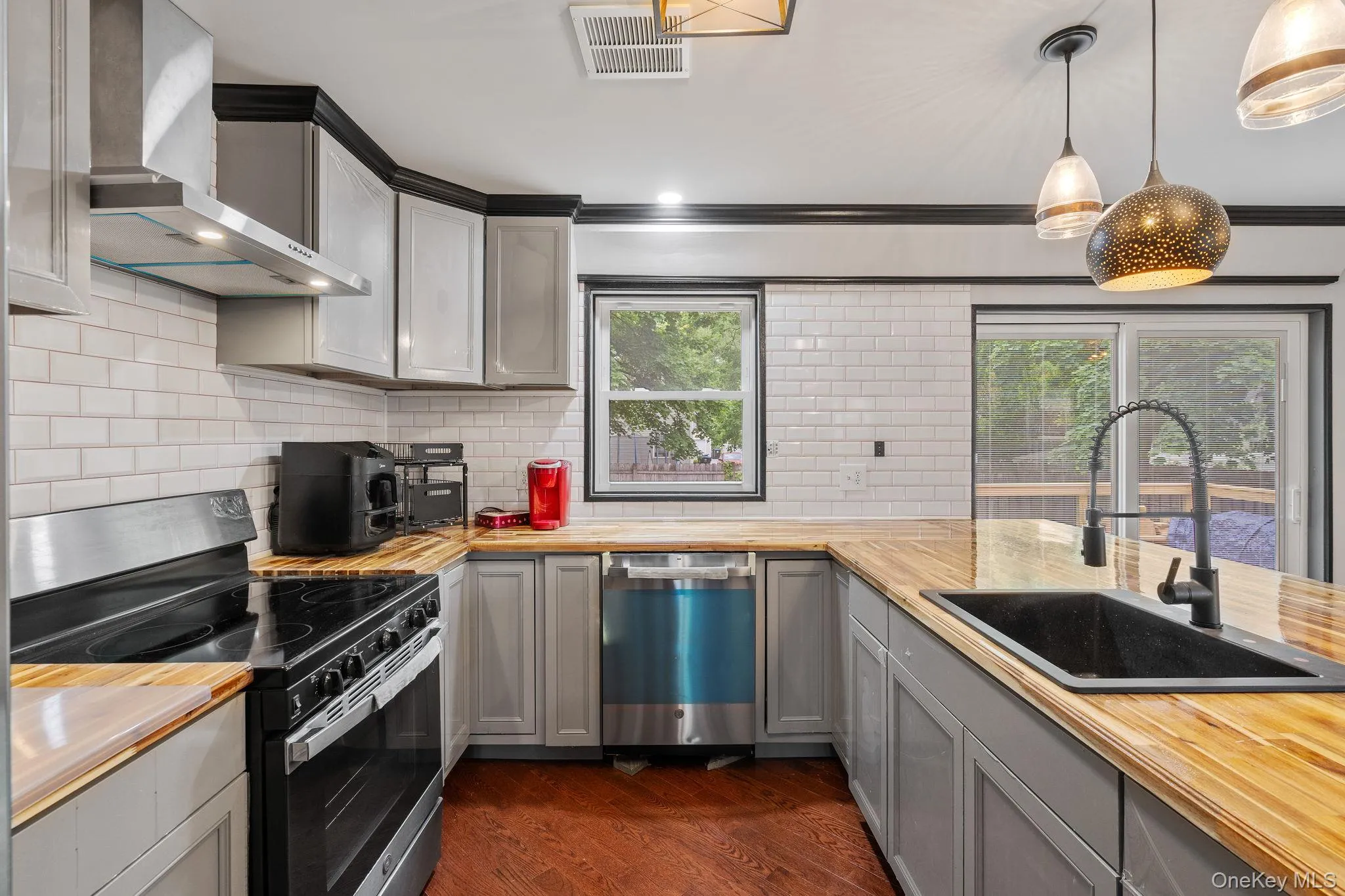 10 Taft Avenue, Newburgh (city), NY, 4 Bedrooms Bedrooms, 8 Rooms Rooms,2 BathroomsBathrooms,Residential,For Rent,Taft,0,1003880 10 Taft Avenue, Newburgh (city), NY, 4 Bedrooms Bedrooms, 8 Rooms Rooms,2 BathroomsBathrooms,Residential,For Rent,Taft,0,1003880