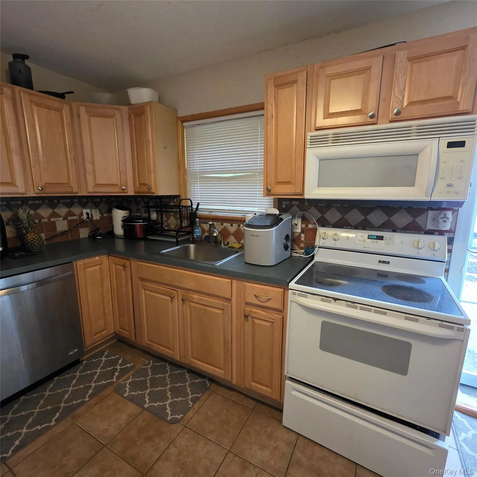 224 Liberty Avenue, Brookhaven, NY, 2 Bedrooms Bedrooms, 4 Rooms Rooms,1 BathroomBathrooms,Residential Lease,For Rent,Liberty,0,1003882 224 Liberty Avenue, Brookhaven, NY, 2 Bedrooms Bedrooms, 4 Rooms Rooms,1 BathroomBathrooms,Residential Lease,For Rent,Liberty,0,1003882