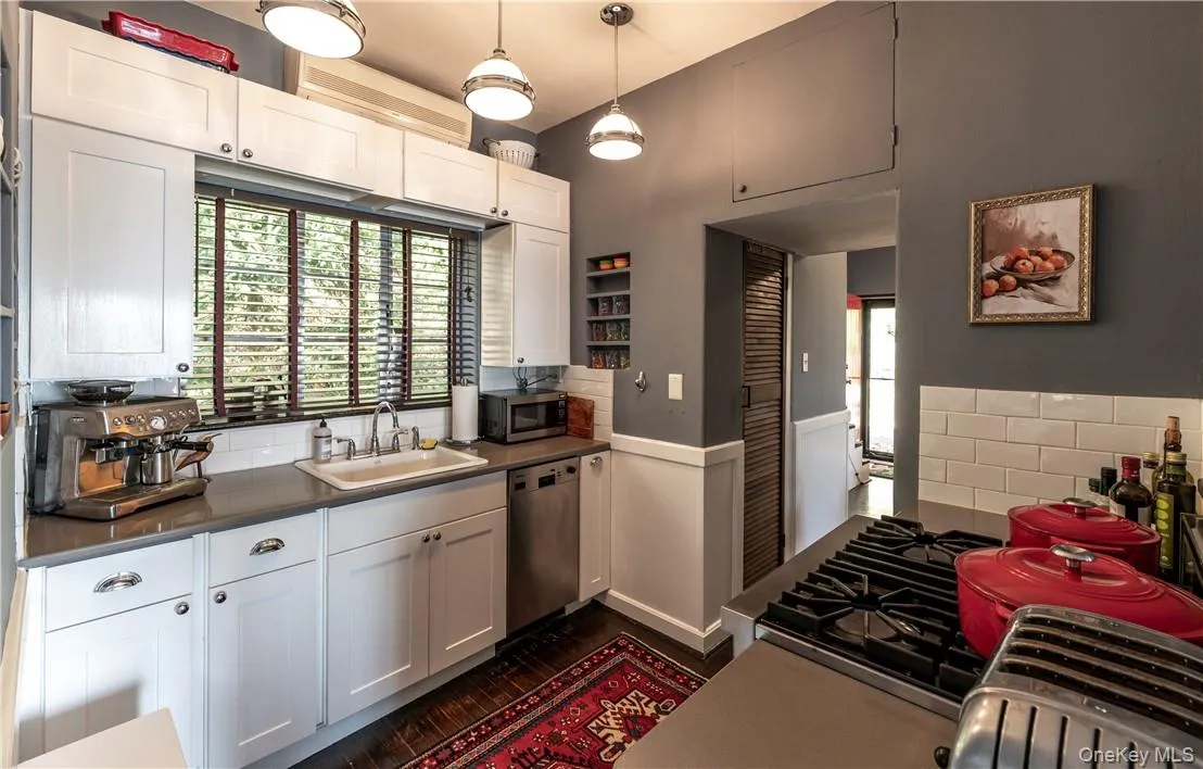 89 River Road, Orangetown, NY, 1 Bedroom Bedrooms, 4 Rooms Rooms,1 BathroomBathrooms,Residential Lease,For Rent,River,0,1003886 89 River Road, Orangetown, NY, 1 Bedroom Bedrooms, 4 Rooms Rooms,1 BathroomBathrooms,Residential Lease,For Rent,River,0,1003886