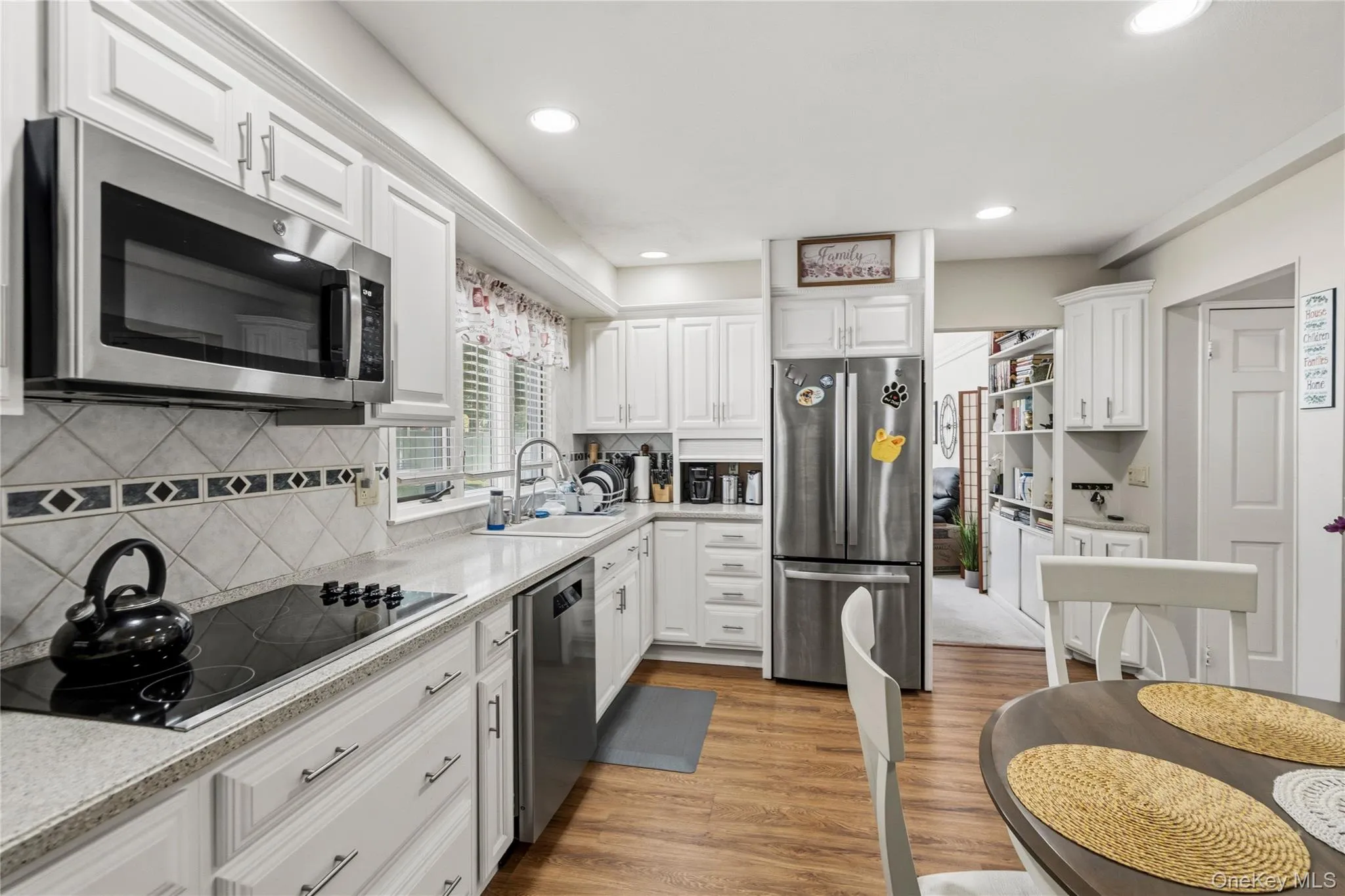 107 Clinton Avenue, Brookhaven, NY, 3 Bedrooms Bedrooms, 8 Rooms Rooms,1 BathroomBathrooms,Residential,For Rent,Clinton,0,1003891 107 Clinton Avenue, Brookhaven, NY, 3 Bedrooms Bedrooms, 8 Rooms Rooms,1 BathroomBathrooms,Residential,For Rent,Clinton,0,1003891
