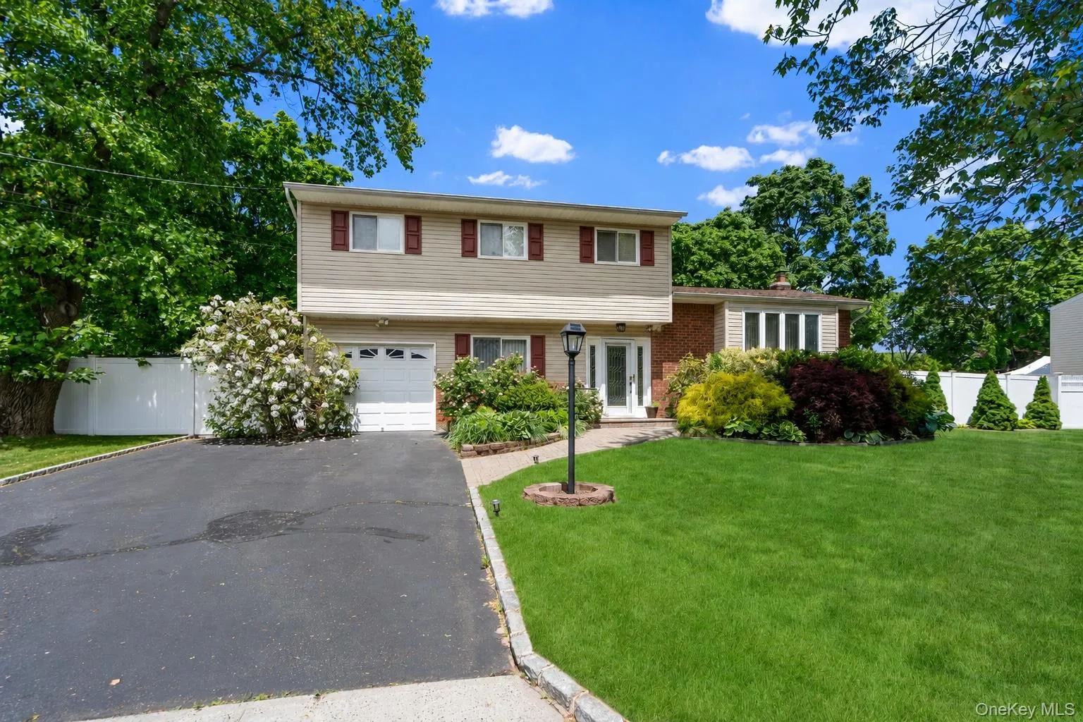107 Clinton Avenue, Brookhaven, NY, 3 Bedrooms Bedrooms, 8 Rooms Rooms,1 BathroomBathrooms,Residential,For Rent,Clinton,0,1003891 107 Clinton Avenue, Brookhaven, NY, 3 Bedrooms Bedrooms, 8 Rooms Rooms,1 BathroomBathrooms,Residential,For Rent,Clinton,0,1003891