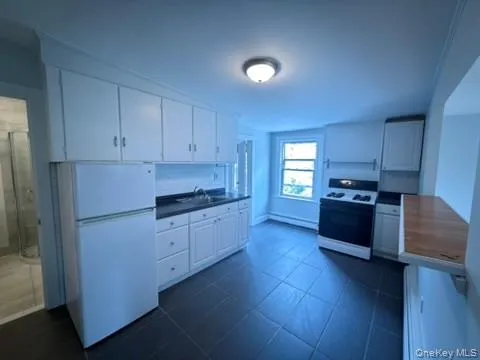 554 Main, Beacon, NY, 1 Bedroom Bedrooms, 6 Rooms Rooms,1 BathroomBathrooms,Residential Lease,For Rent,Main,0,1003893 554 Main, Beacon, NY, 1 Bedroom Bedrooms, 6 Rooms Rooms,1 BathroomBathrooms,Residential Lease,For Rent,Main,0,1003893