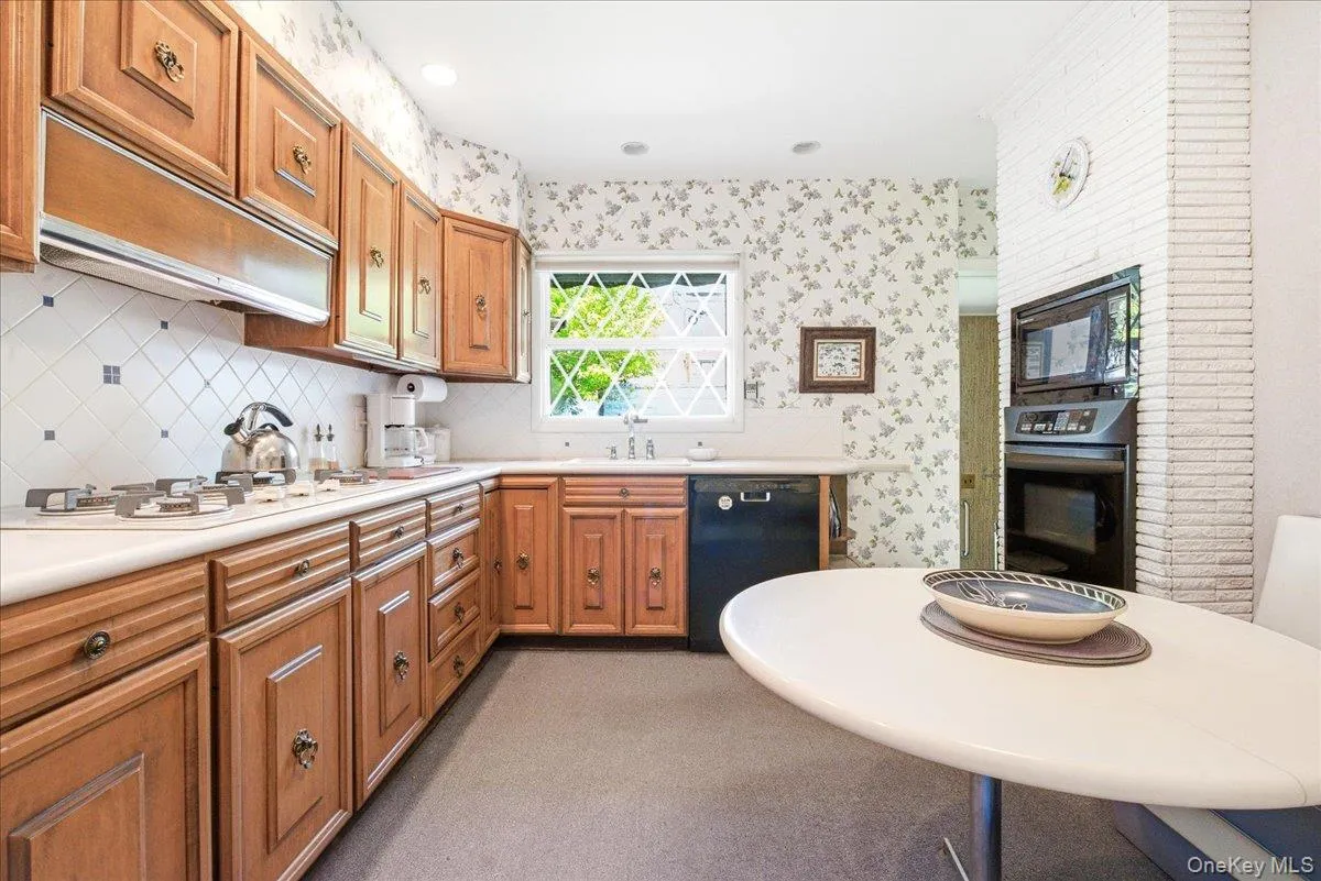 85-65 67th Drive, New York, NY, 3 Bedrooms Bedrooms, 11 Rooms Rooms,2 BathroomsBathrooms,Residential,For Rent,67th,0,1003913 85-65 67th Drive, New York, NY, 3 Bedrooms Bedrooms, 11 Rooms Rooms,2 BathroomsBathrooms,Residential,For Rent,67th,0,1003913