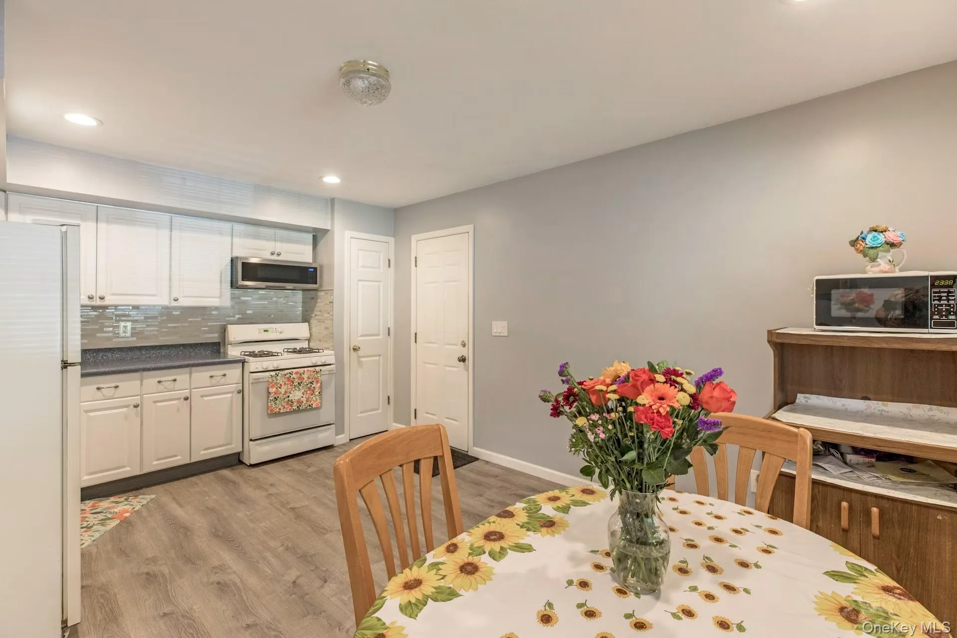 30 Paul Drive, Brookhaven, NY, 3 Bedrooms Bedrooms, 6 Rooms Rooms,1 BathroomBathrooms,Residential,For Rent,Paul,0,1003917 30 Paul Drive, Brookhaven, NY, 3 Bedrooms Bedrooms, 6 Rooms Rooms,1 BathroomBathrooms,Residential,For Rent,Paul,0,1003917