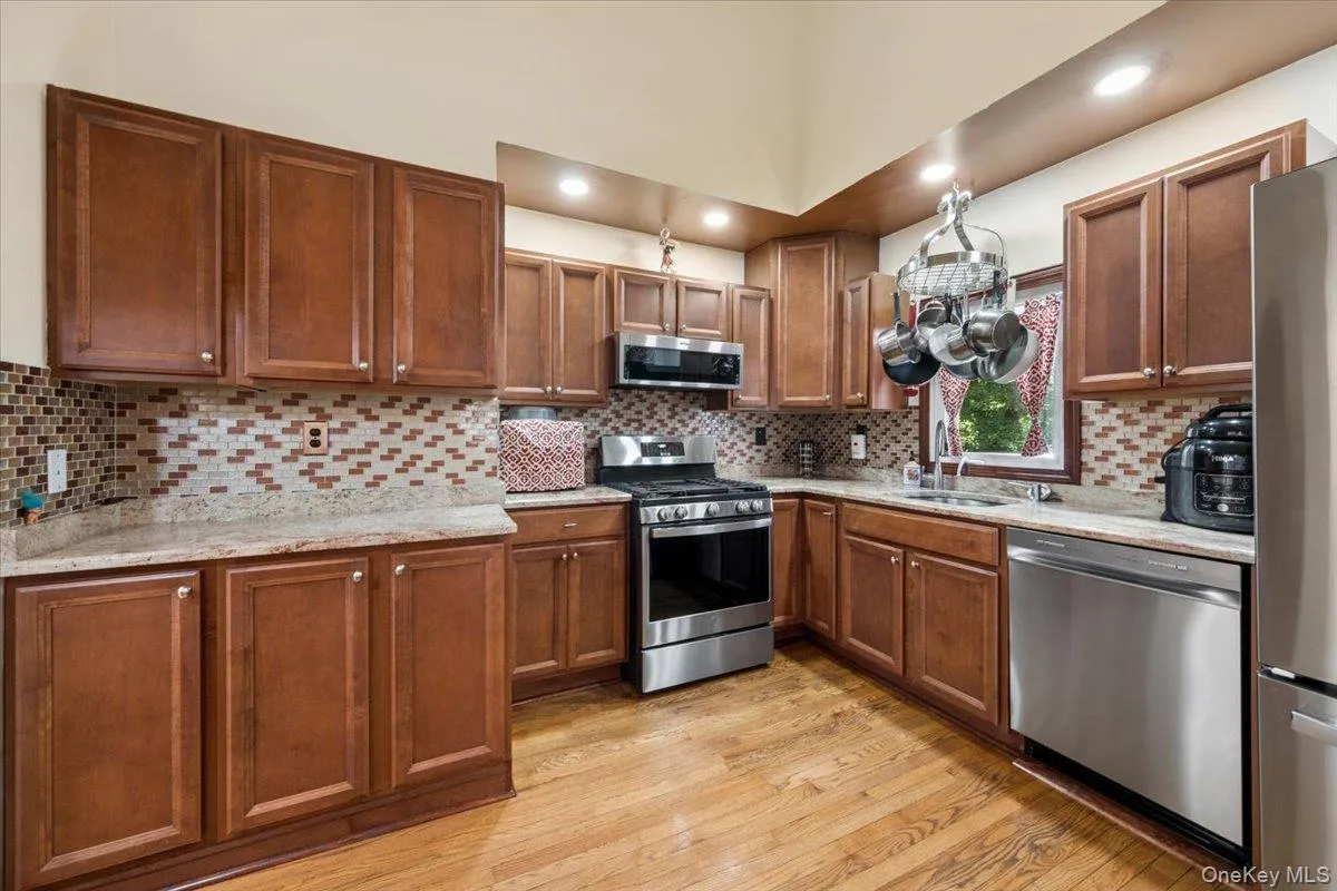 118 Hewitt Street, Putnam Valley, NY, 2 Bedrooms Bedrooms, 6 Rooms Rooms,2 BathroomsBathrooms,Residential,For Rent,Hewitt,0,1003928 118 Hewitt Street, Putnam Valley, NY, 2 Bedrooms Bedrooms, 6 Rooms Rooms,2 BathroomsBathrooms,Residential,For Rent,Hewitt,0,1003928