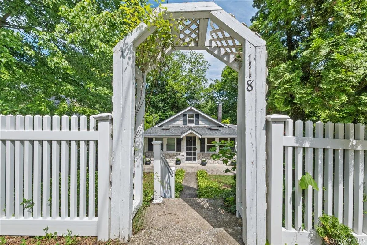 118 Hewitt Street, Putnam Valley, NY, 2 Bedrooms Bedrooms, 6 Rooms Rooms,2 BathroomsBathrooms,Residential,For Rent,Hewitt,0,1003928 118 Hewitt Street, Putnam Valley, NY, 2 Bedrooms Bedrooms, 6 Rooms Rooms,2 BathroomsBathrooms,Residential,For Rent,Hewitt,0,1003928