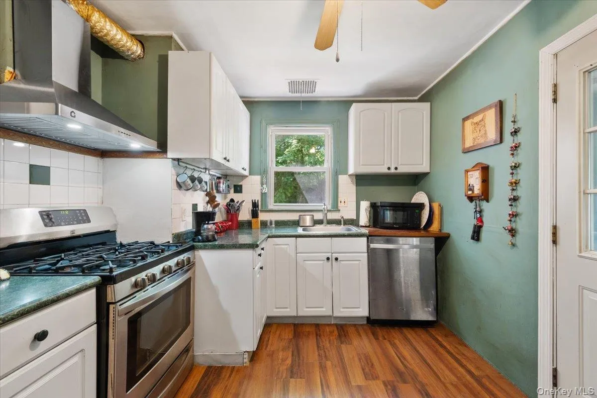 184 Lake Drive, Putnam Valley, NY, 3 Bedrooms Bedrooms, 6 Rooms Rooms,1 BathroomBathrooms,Residential,For Rent,Lake,0,1003930 184 Lake Drive, Putnam Valley, NY, 3 Bedrooms Bedrooms, 6 Rooms Rooms,1 BathroomBathrooms,Residential,For Rent,Lake,0,1003930