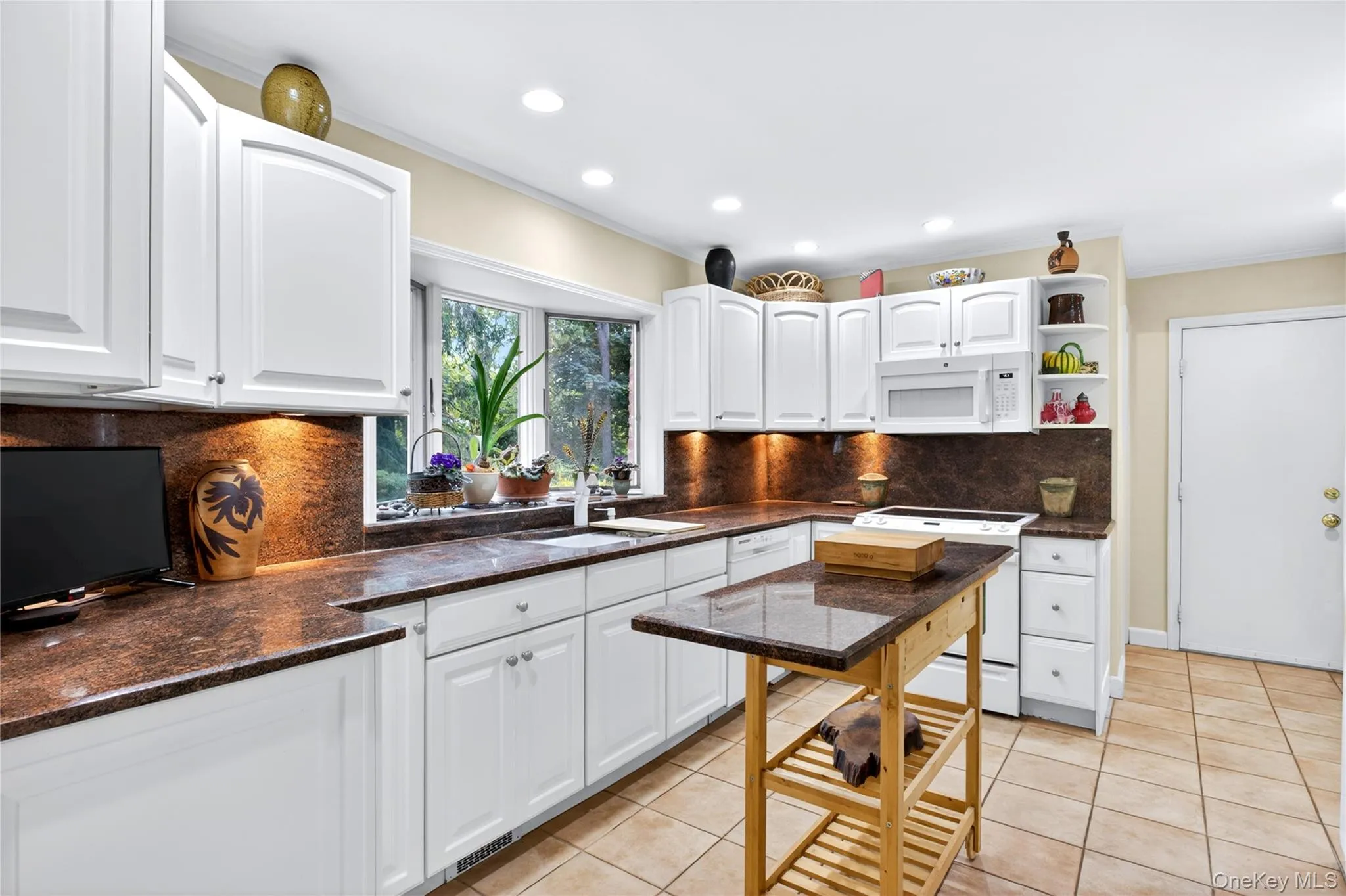 34 Wildwood Lane, North Hempstead, NY, 3 Bedrooms Bedrooms, 7 Rooms Rooms,2 BathroomsBathrooms,Residential,For Rent,Wildwood,0,1003932 34 Wildwood Lane, North Hempstead, NY, 3 Bedrooms Bedrooms, 7 Rooms Rooms,2 BathroomsBathrooms,Residential,For Rent,Wildwood,0,1003932